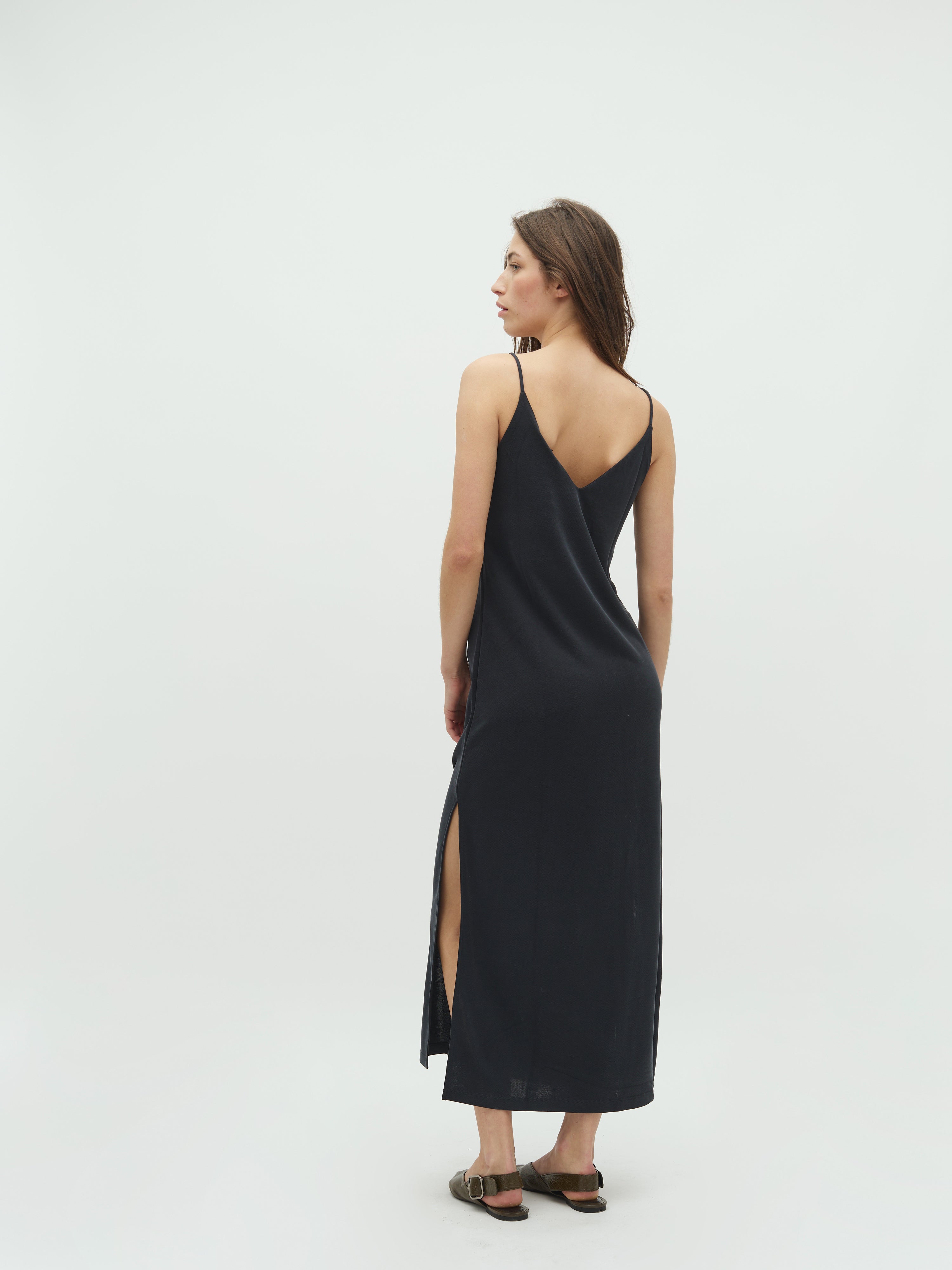 Leslee-M_Black_Model_1