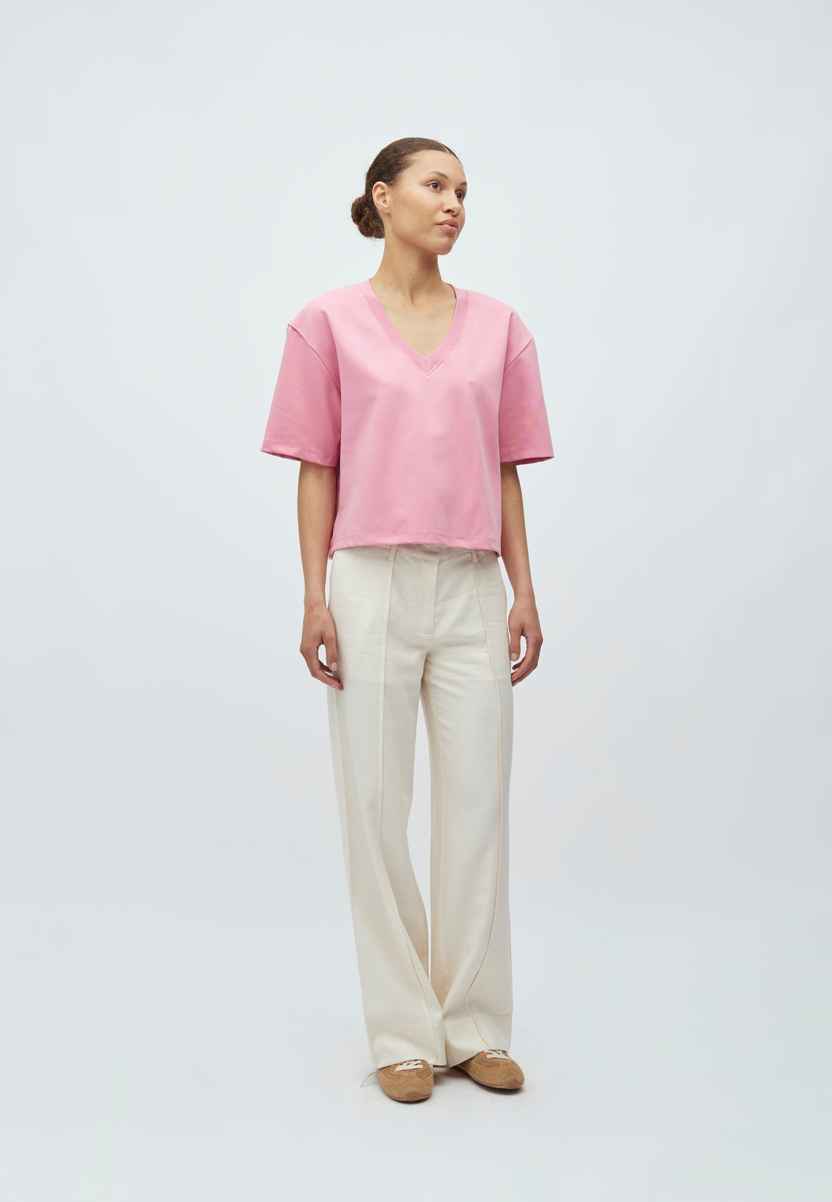 Emrys V-M_Wild Rose_Model_0