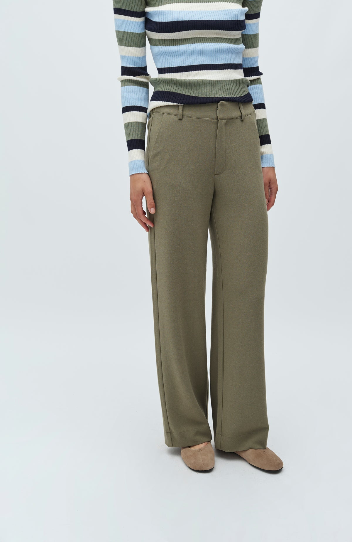 Farin-M_Dusty Olive Melange_Model_0