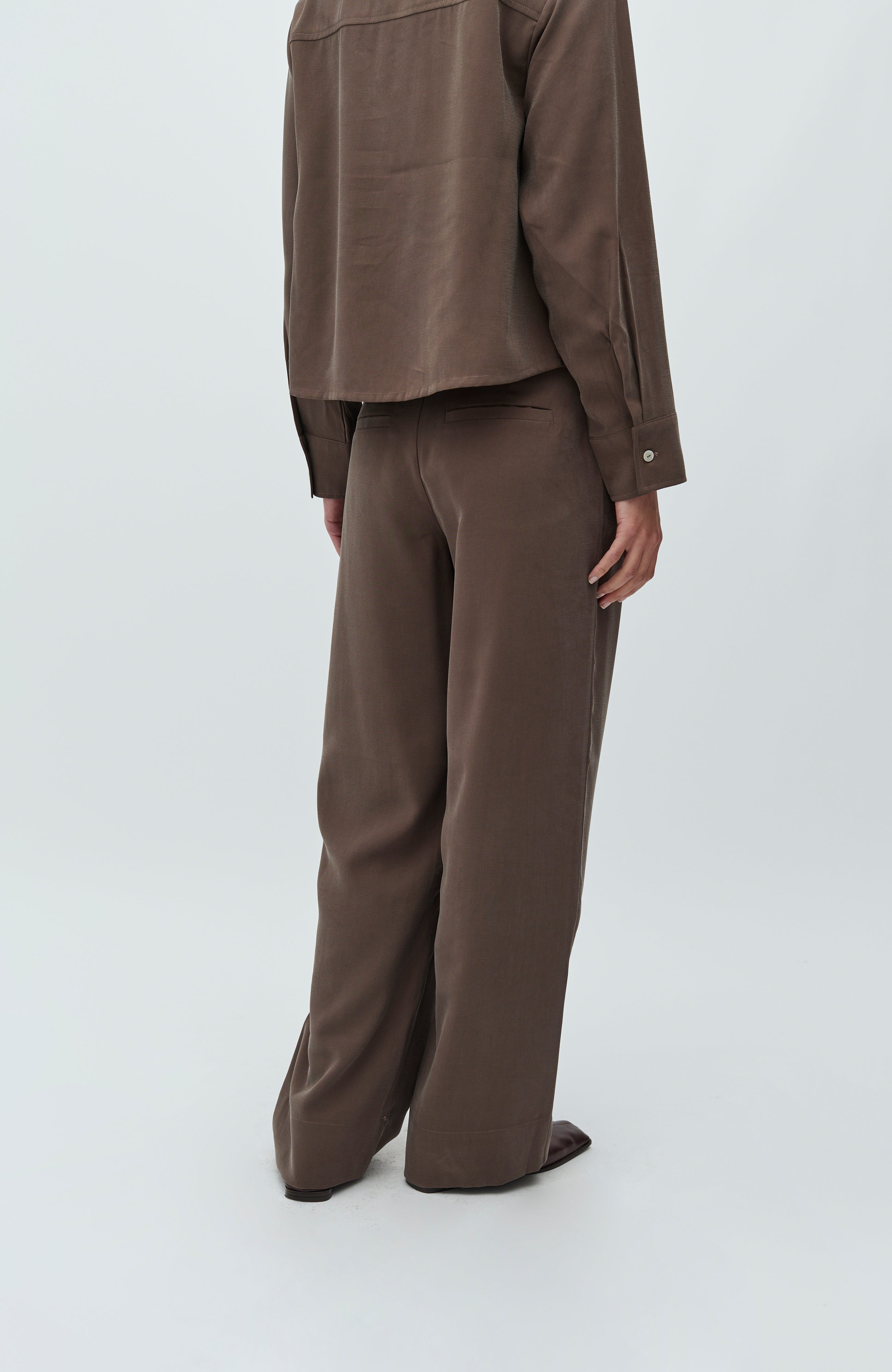 Daniello-M_Chocolate Brown_Model_1