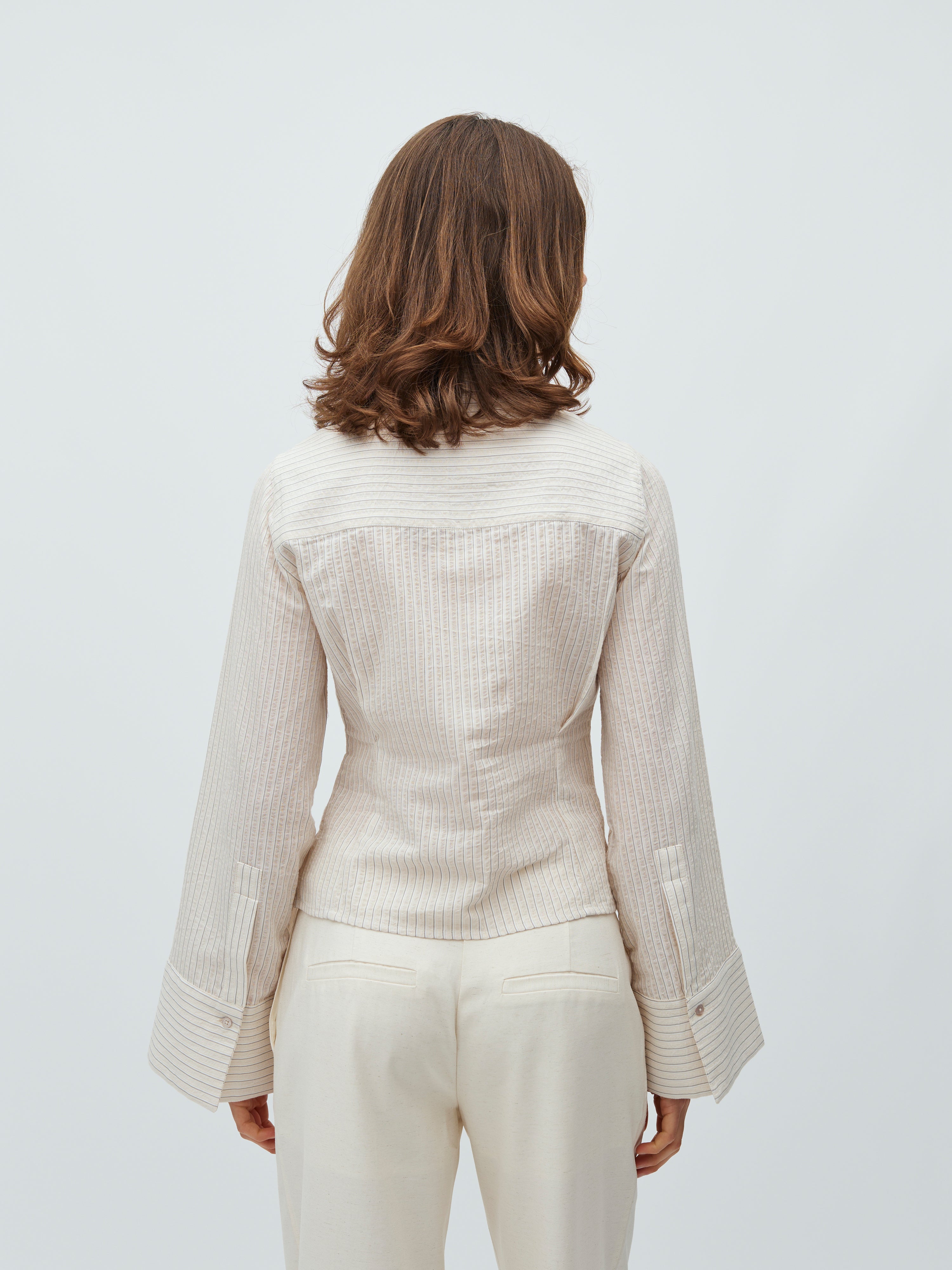 Kalanna-M_White Feather Grey Stripe_Model_2