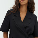 Robina-M_Black_Model_4