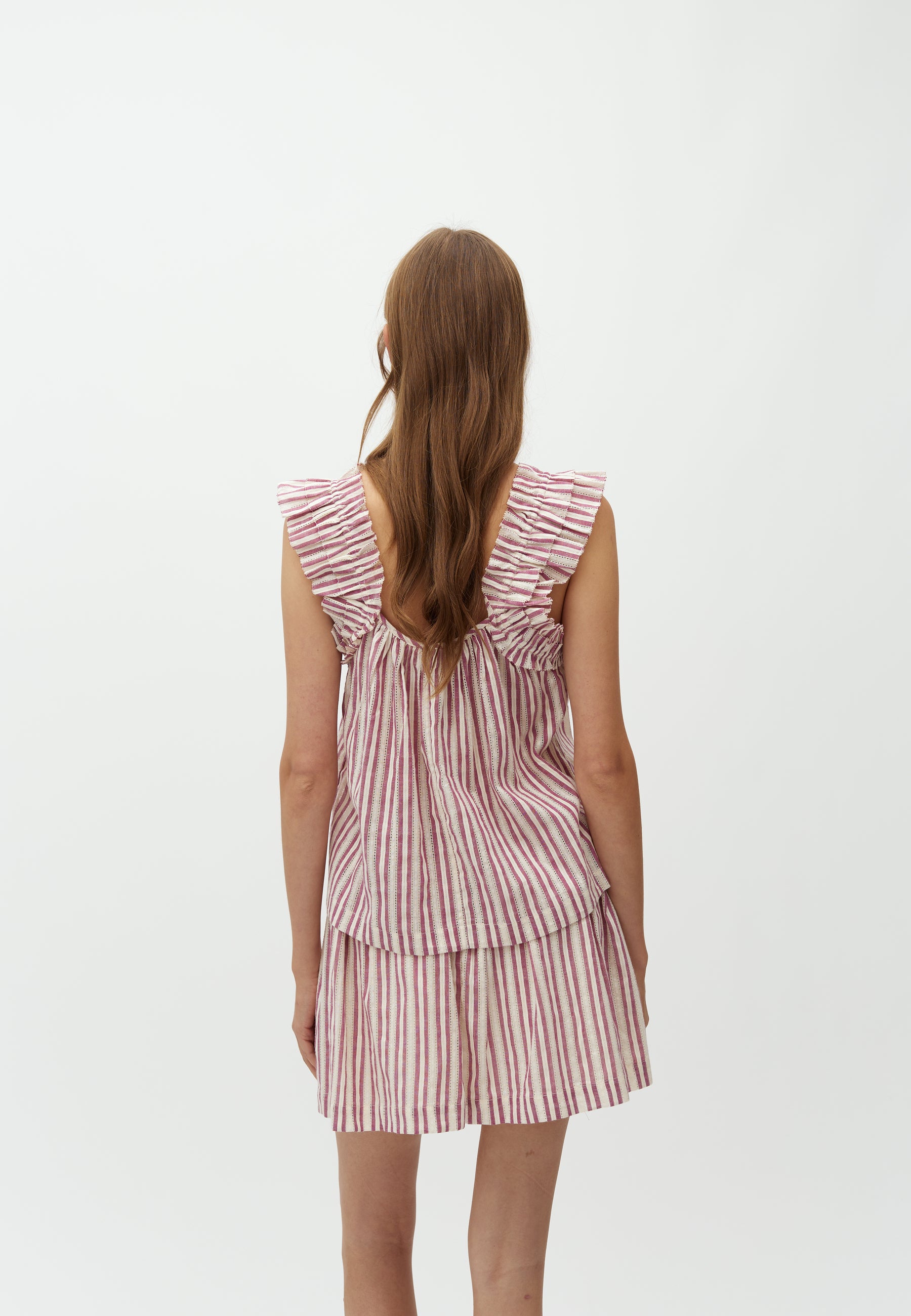 Solaya-M_Thin Red Stripe_Model_3