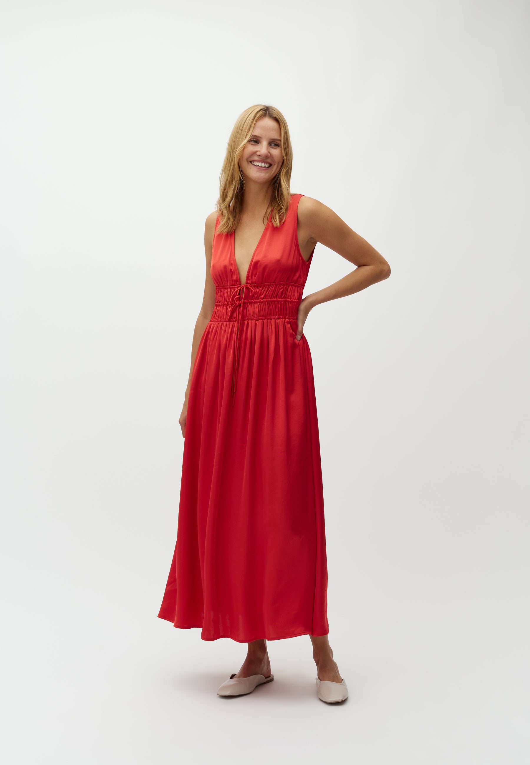 Marja-M_Rococco Red_Model_0