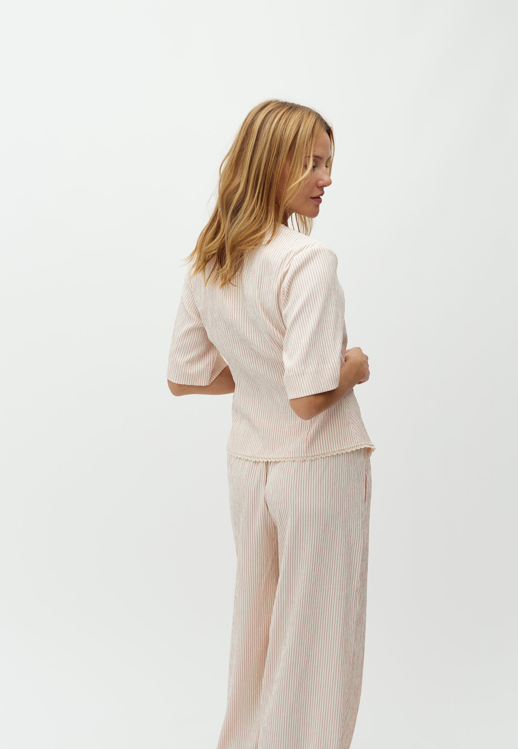 Felicca-M_Alita Red Stripe_Model_2