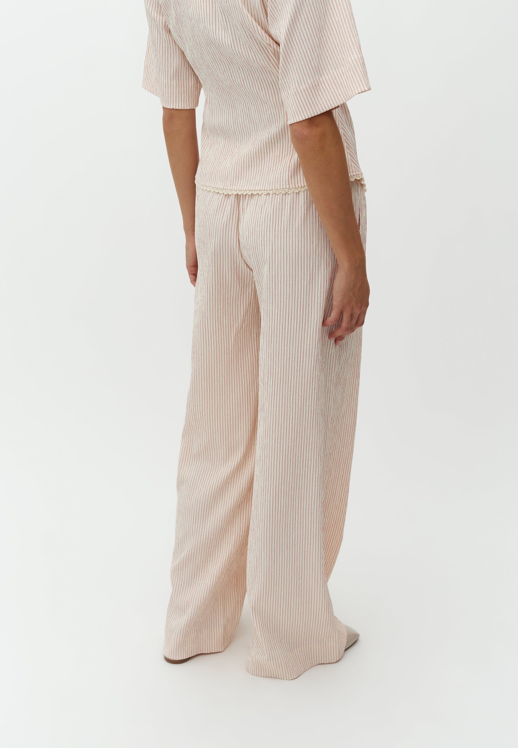 Leonella-M_Alita Red Stripe_Model_1