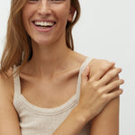 Essa Crochet-M_Pelican Melange_Model_2