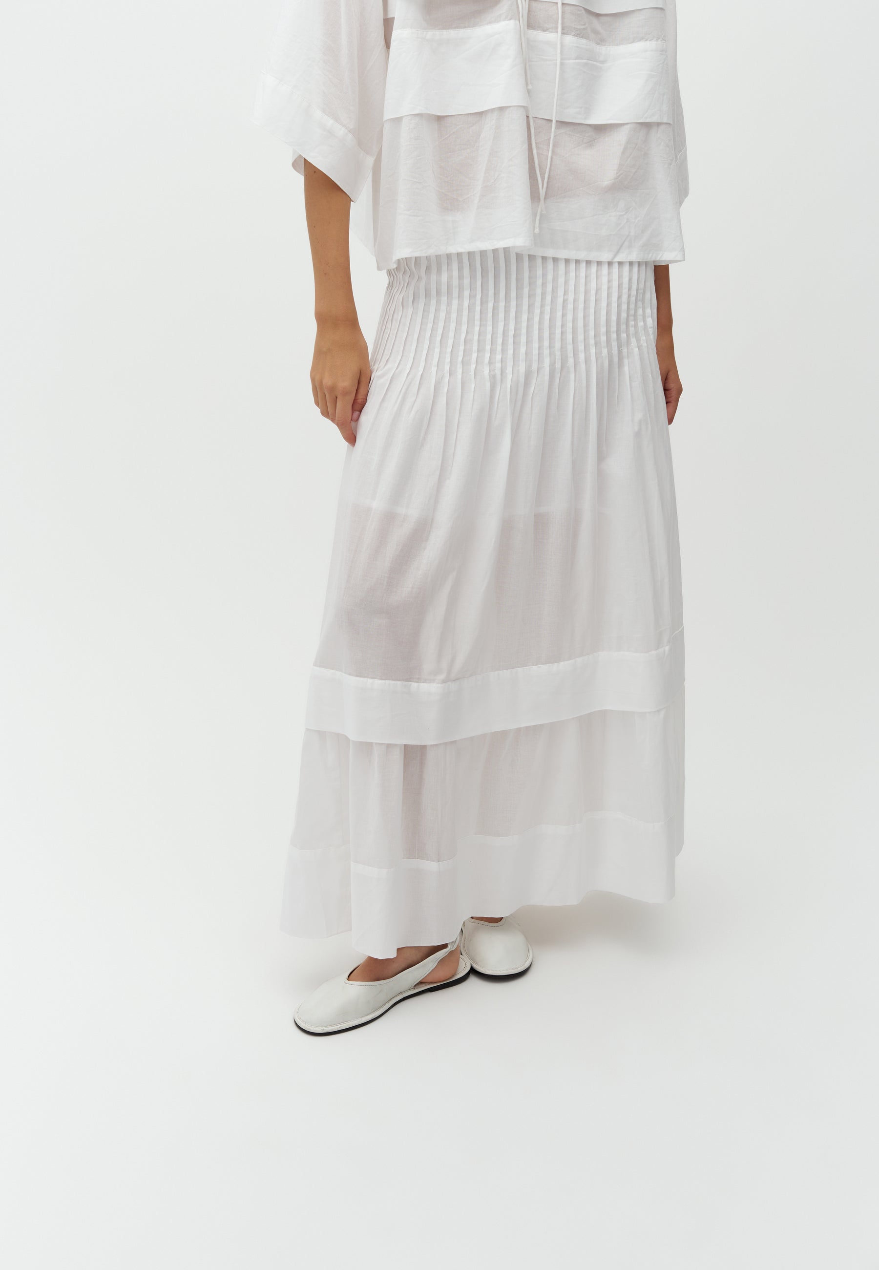 Safiye-M_White_Model_0