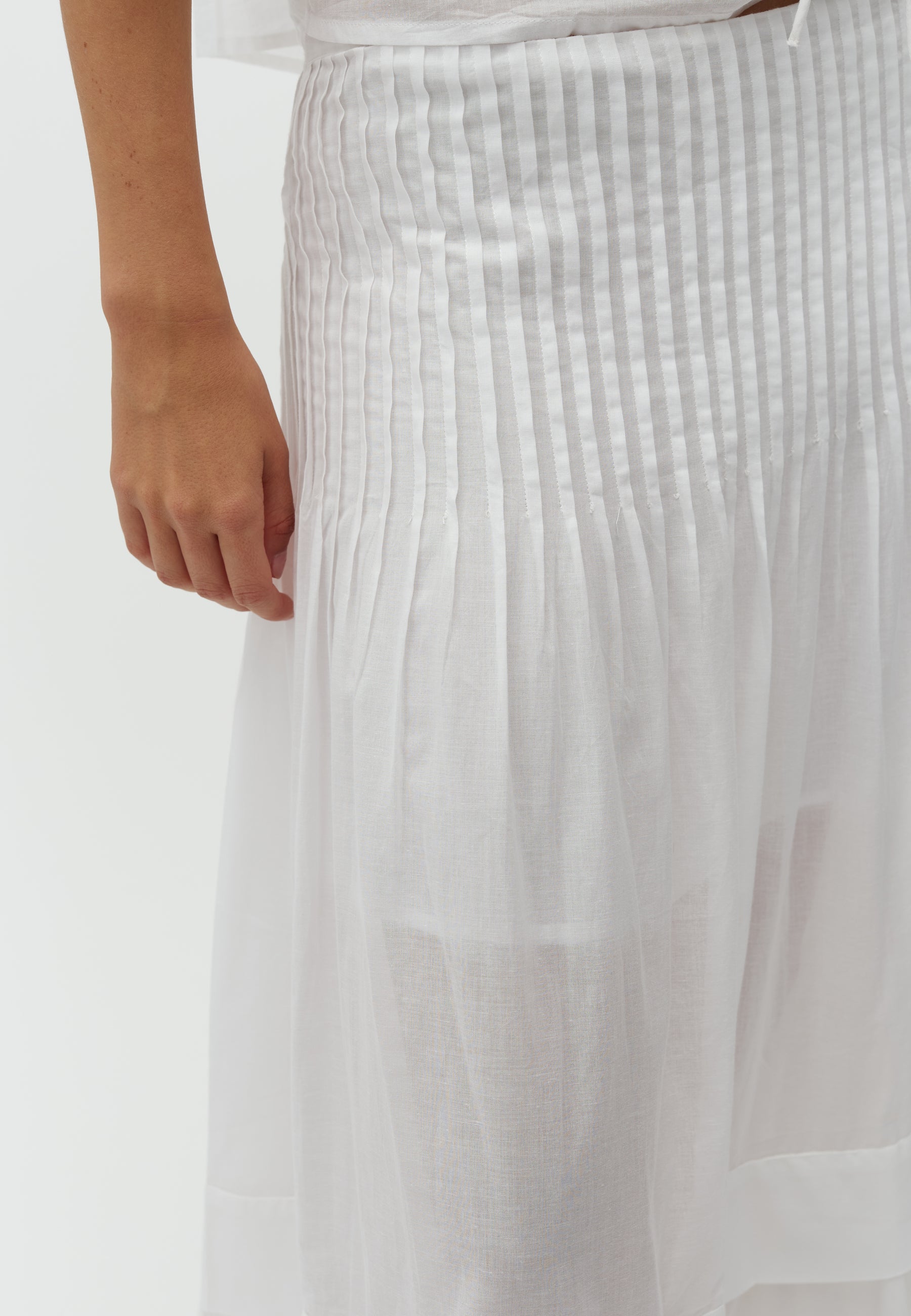 Safiye-M_White_Model_1