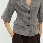 Babea-M_Salt and Pepper_Model_1