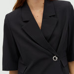 Roselith-M_Black_Model_1