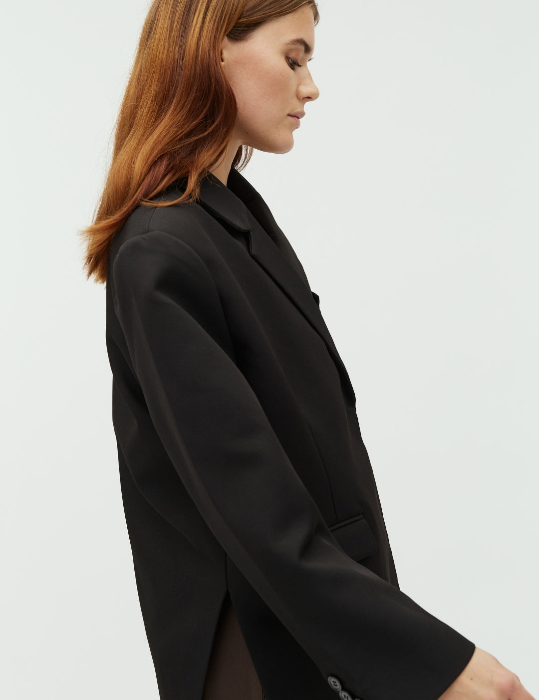 Amariella-M_Black_Model_2