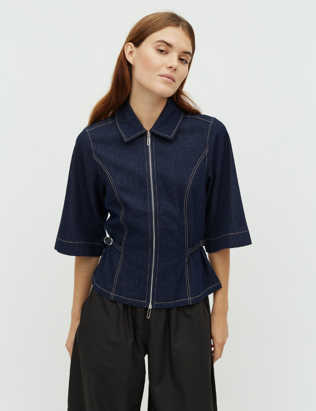 Eirlys-M_Dark Unwashed denim_Model_0