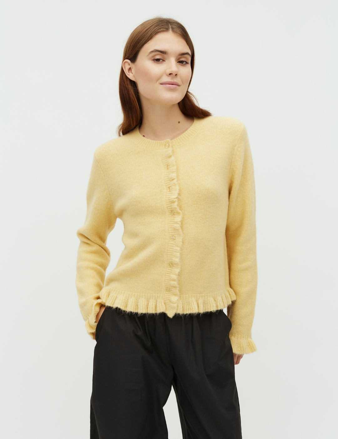 Celandia-M_Butter Yellow_Model_0