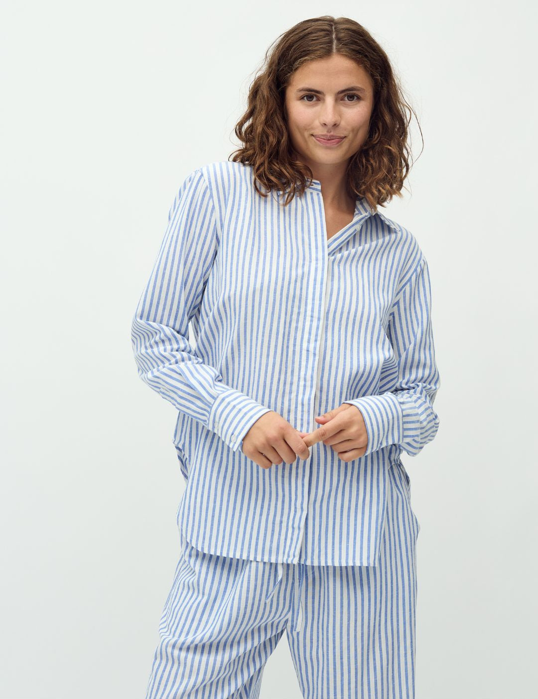 Dalinna-M_Ultramarine stripe_Model_0