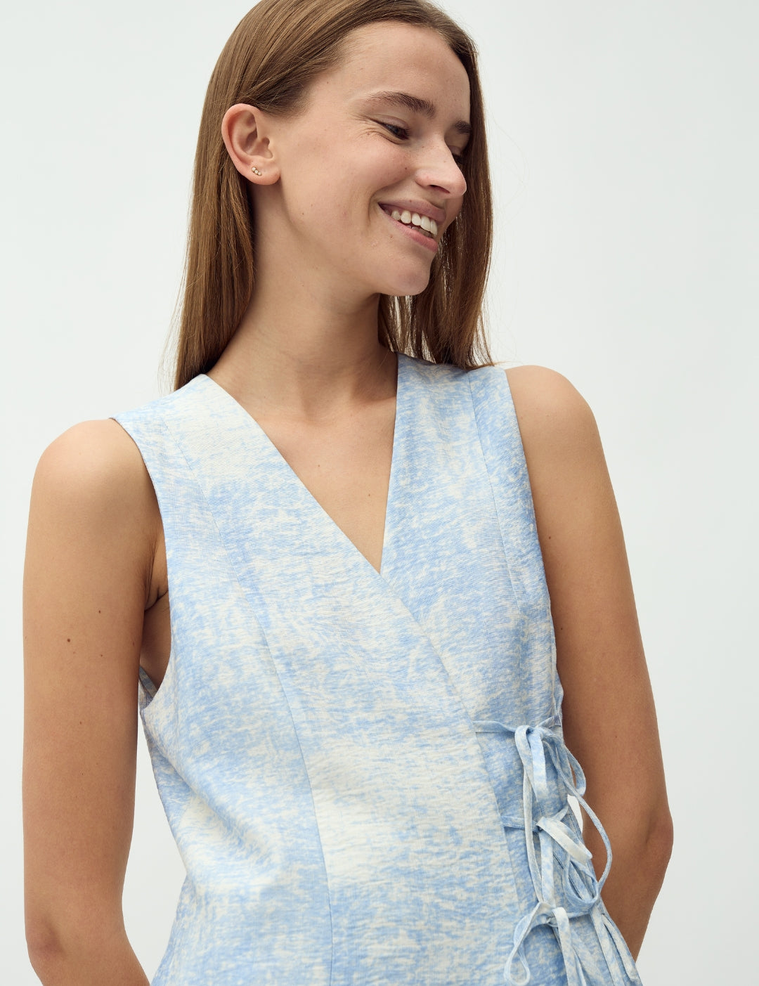 Wrenlianna-M_Blue Valana Print_Model_2