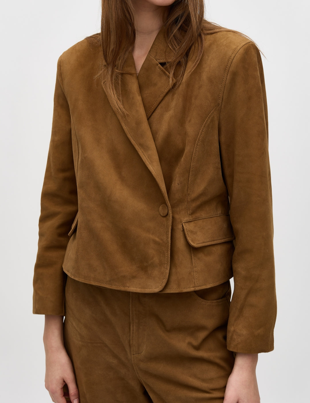 Iva-M_Cognac Brown_Model_1