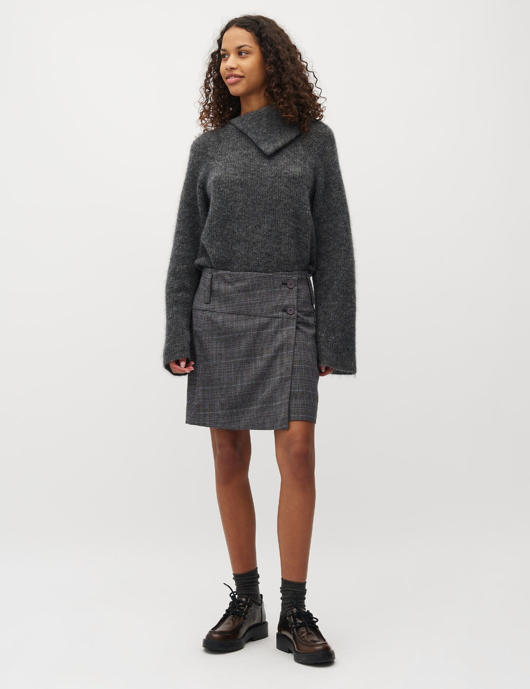 Jeani-M_Grey Check_Model_0