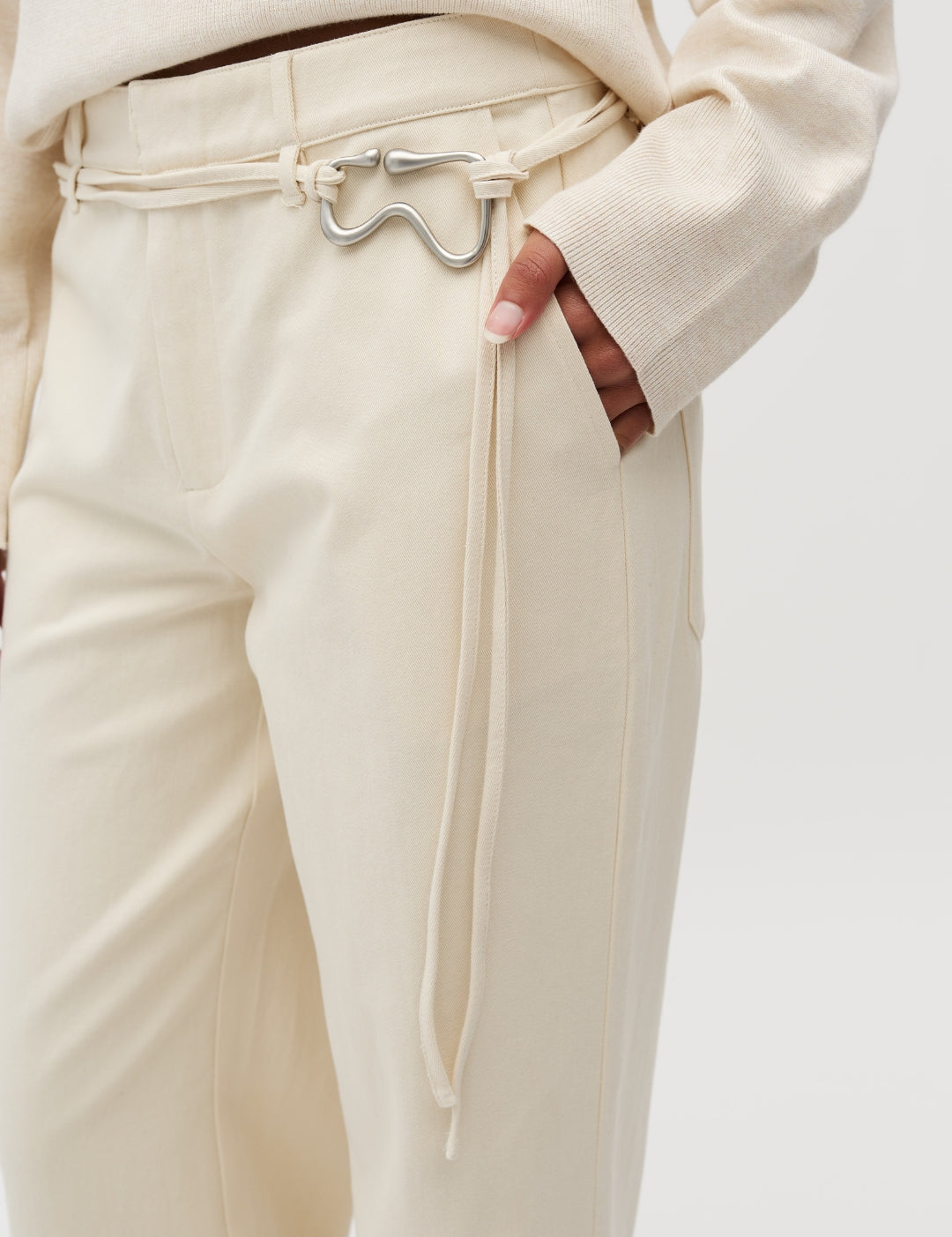 Mariellen-M_Ecru_Model_3