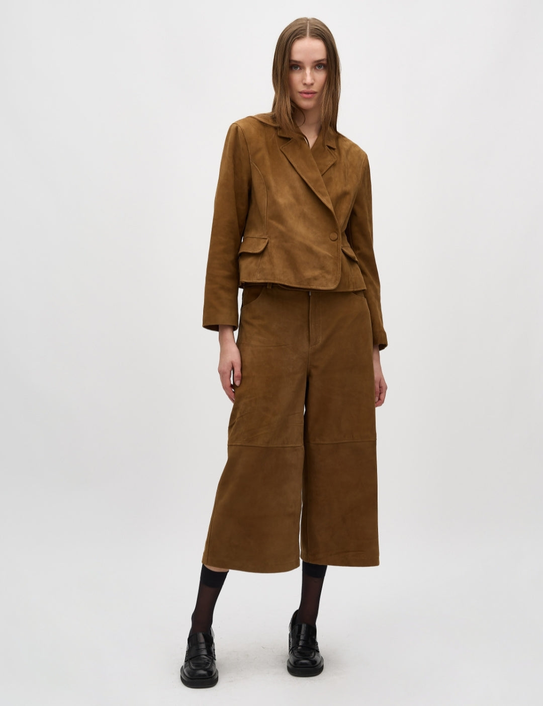 Doris-M_Cognac Brown_Model_0