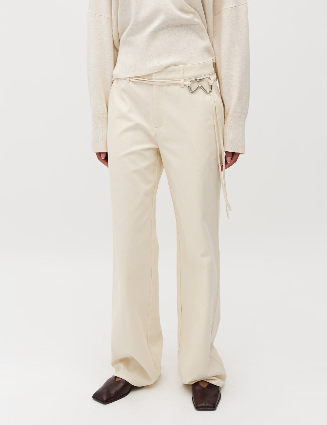 Mariellen-M_Ecru_Model_1