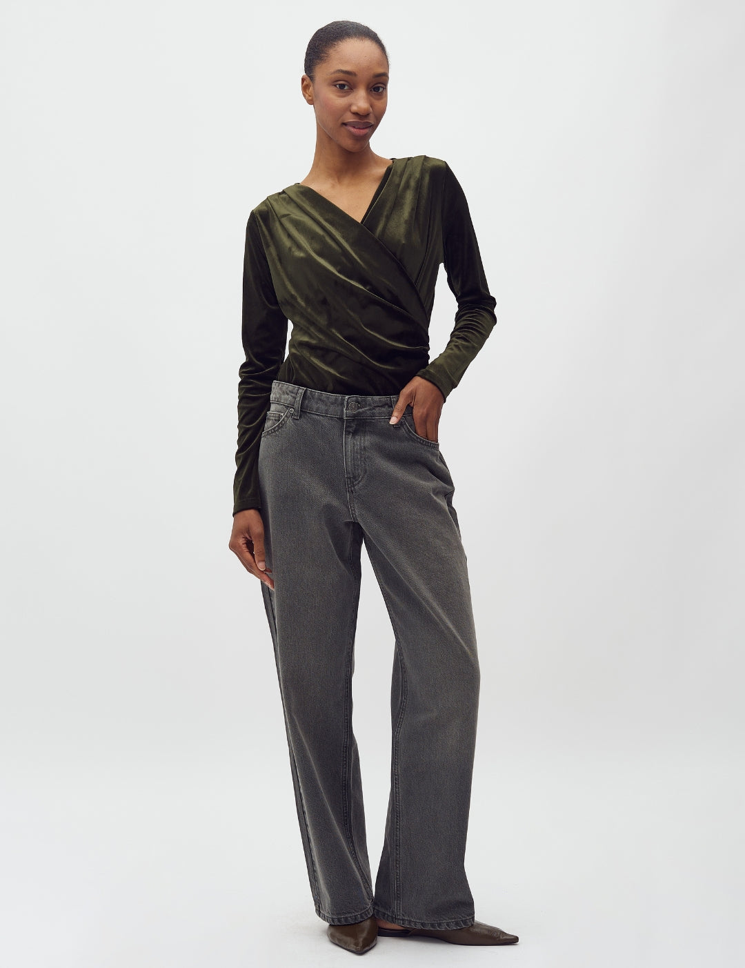 Lione_Pine Green_Model_1