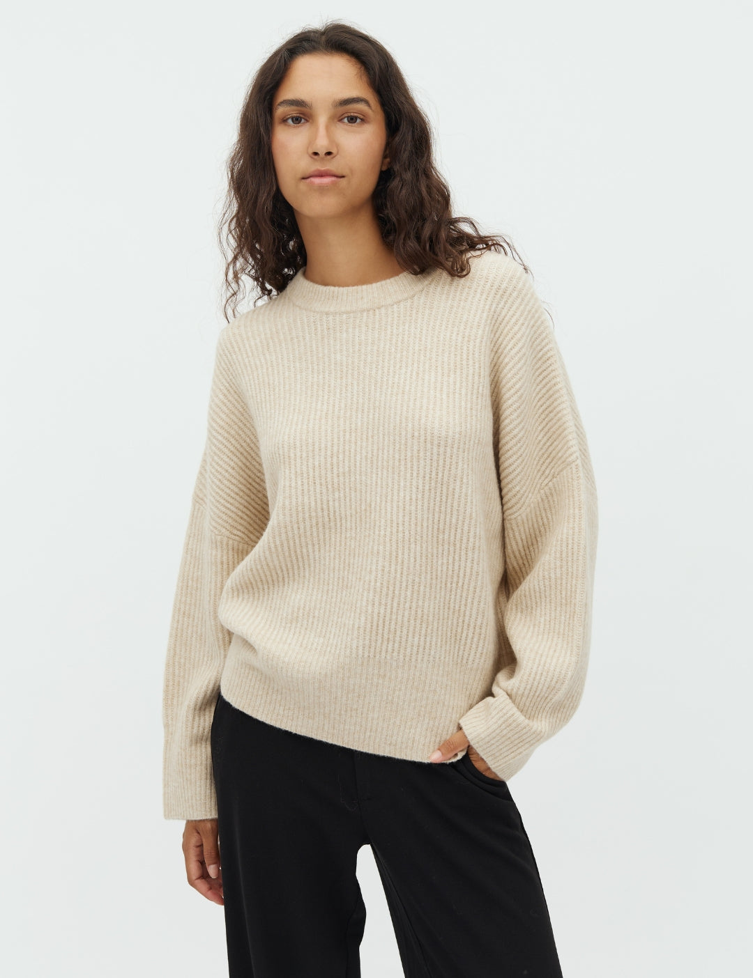 Gillian_Oyster Melange_Model_0