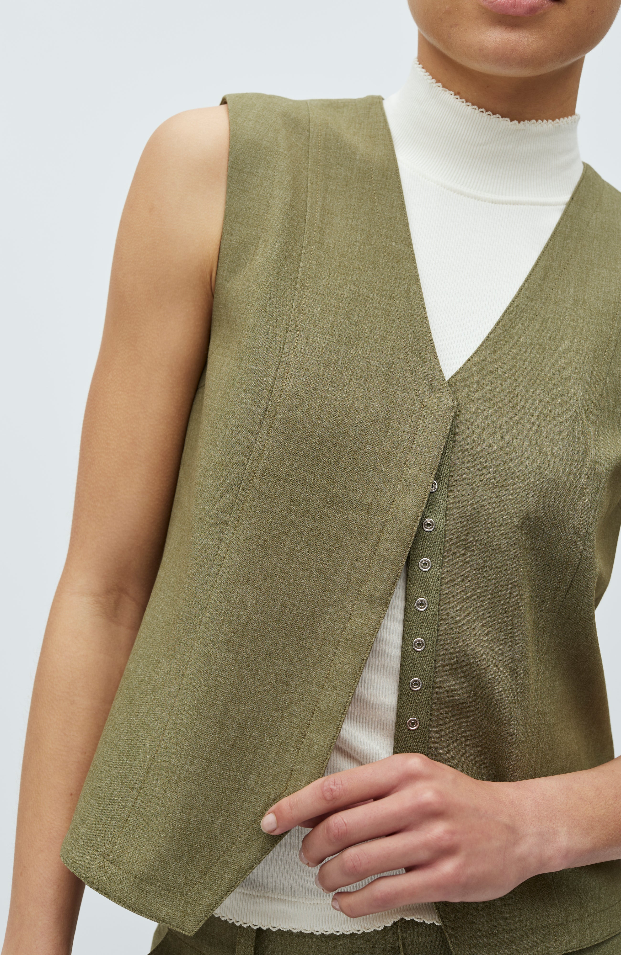 Flavina-M_Dusty Olive Melange_Model_2