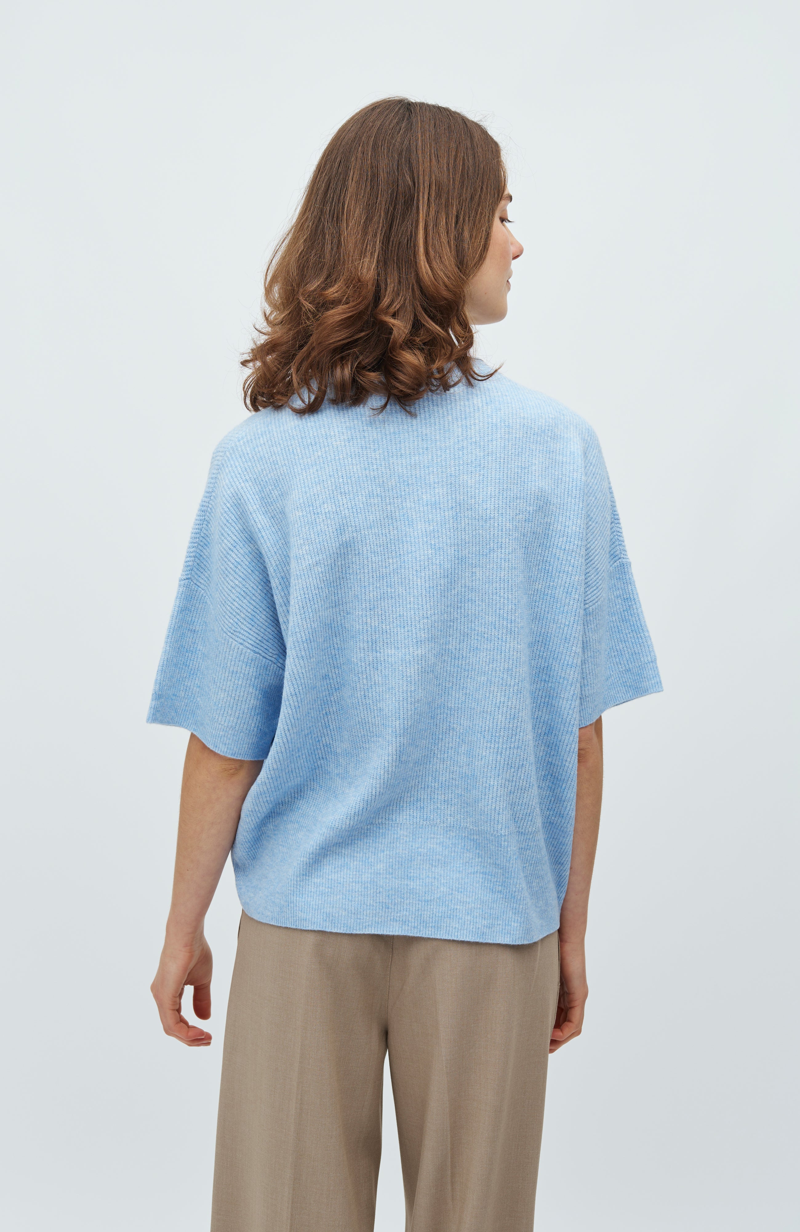 Gillian SS-M_Classic Light Blue_Model_2