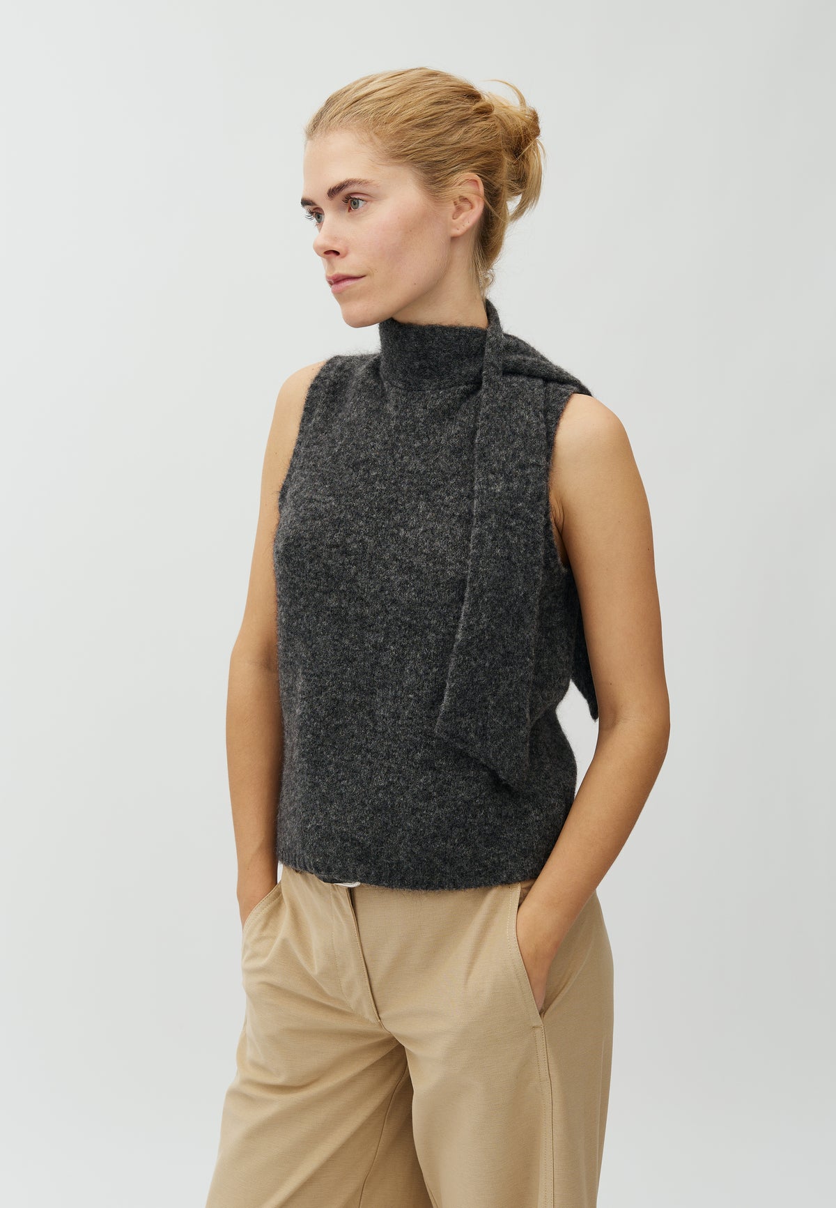 Fine-M_Dark Grey Melange_Model_1