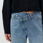 Bellmer-M_Light Blue Brushing_Model_2