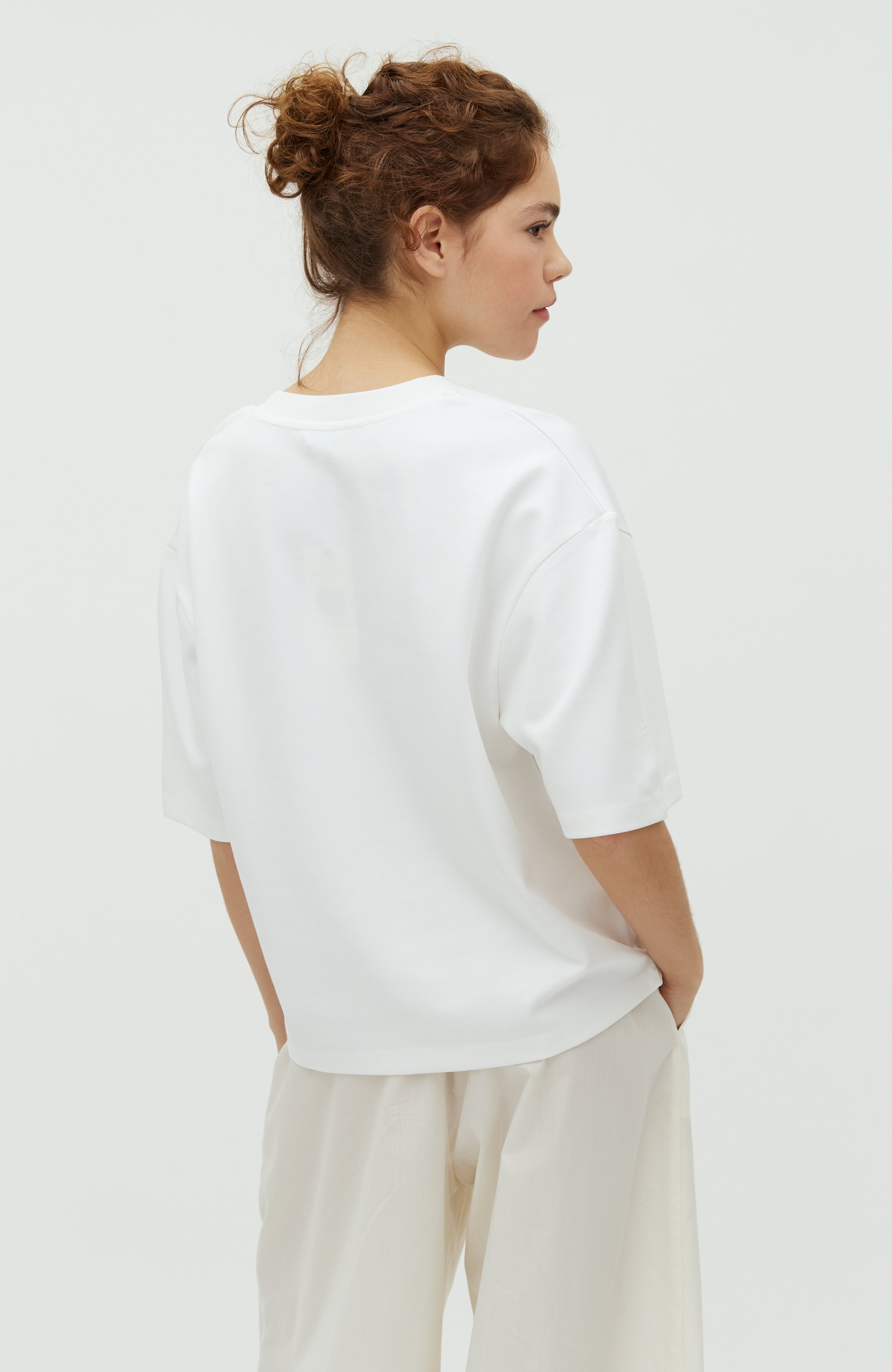 Emrys V-M_White_Model_2