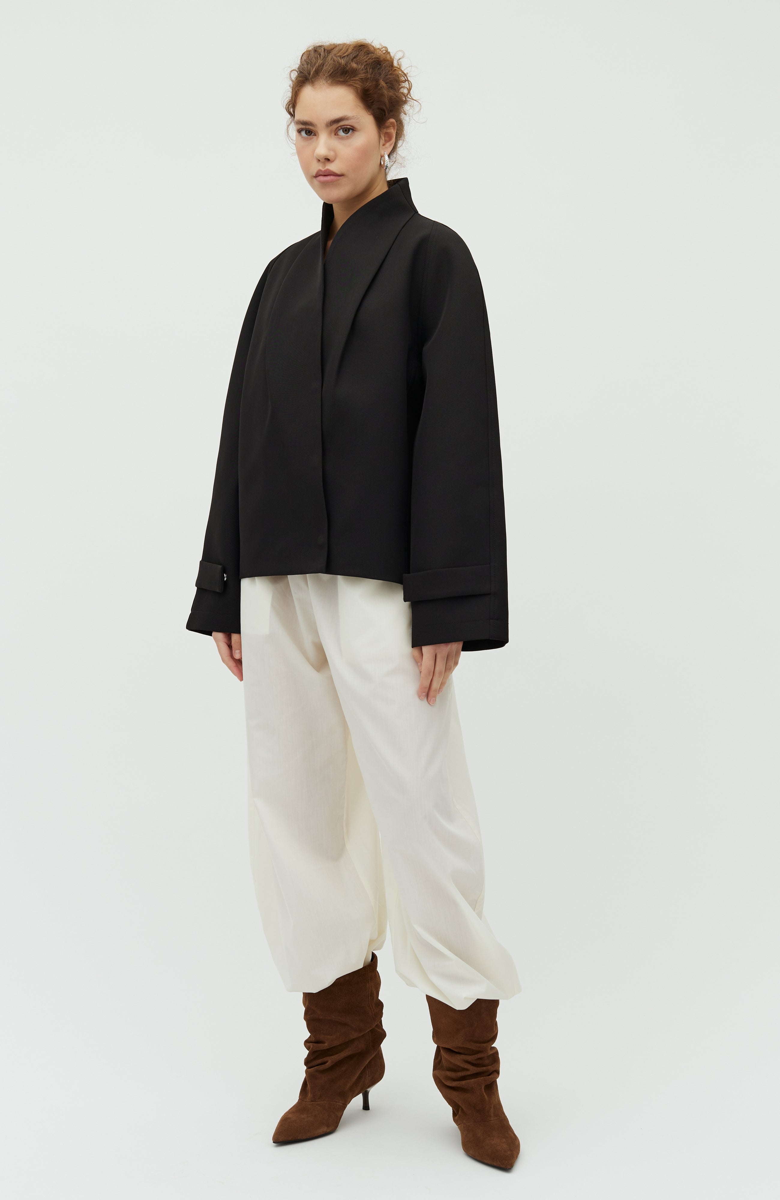 Paloa-M_Black_Model_0