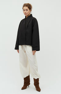 Paloa-M_Black_Model_0