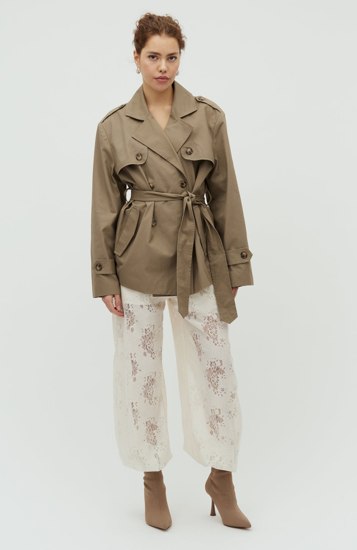 Daffira B-M_Brindle Sand_Model_0