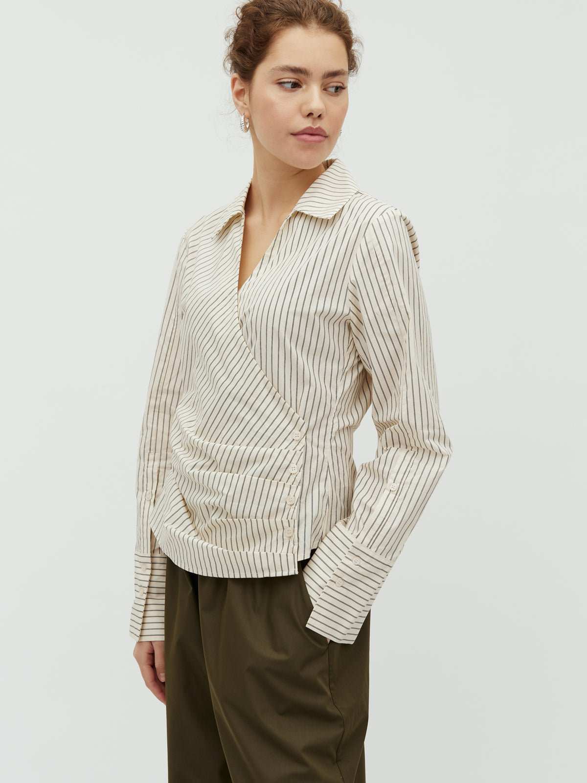 Gerri-M_Cremé Black Stripe_Model_0