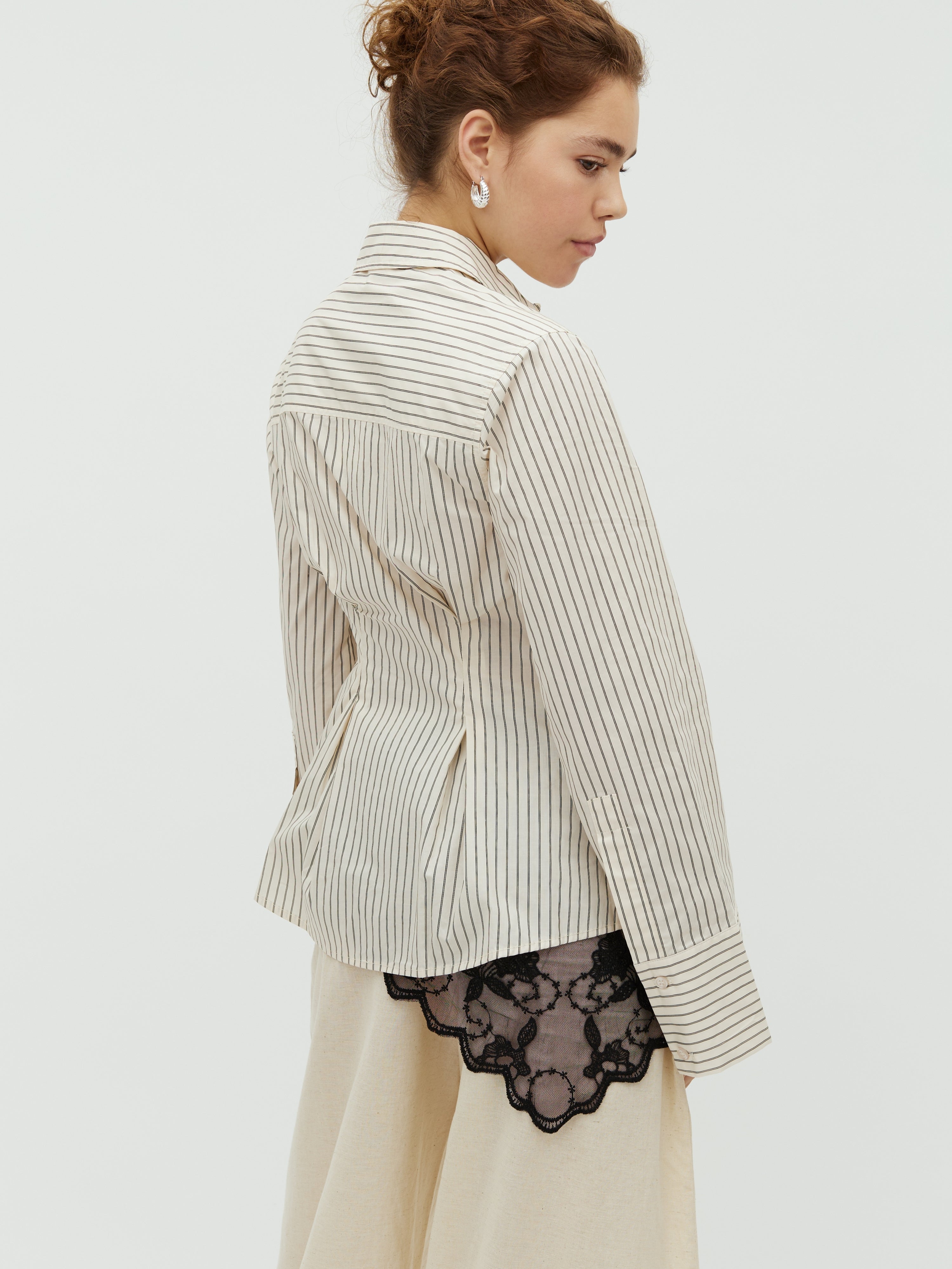 Kaloni-M_Cremé Black Stripe_Model_2