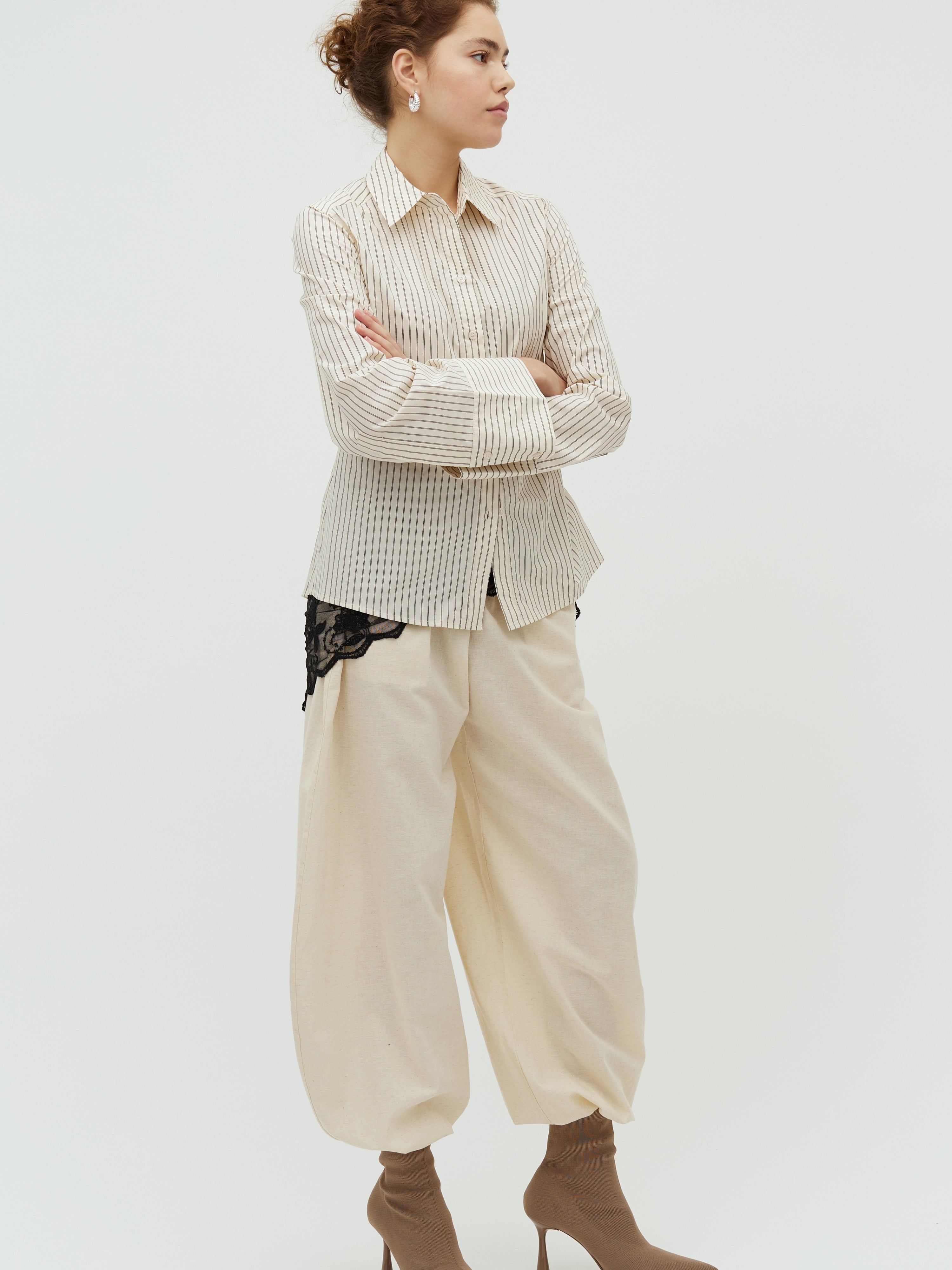 Kaloni-M_Cremé Black Stripe_Model_3