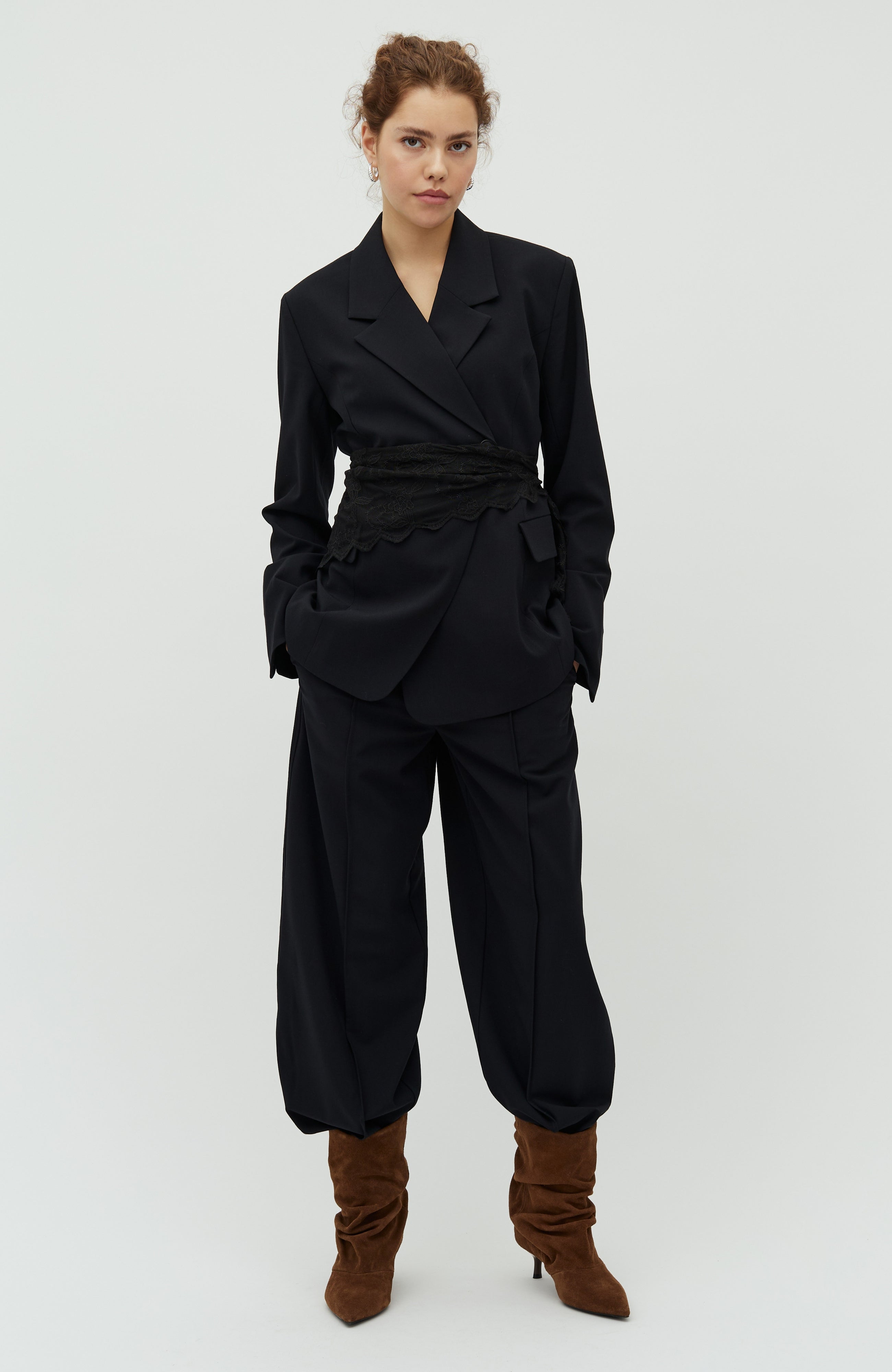 Pija-M_Black_Model_0