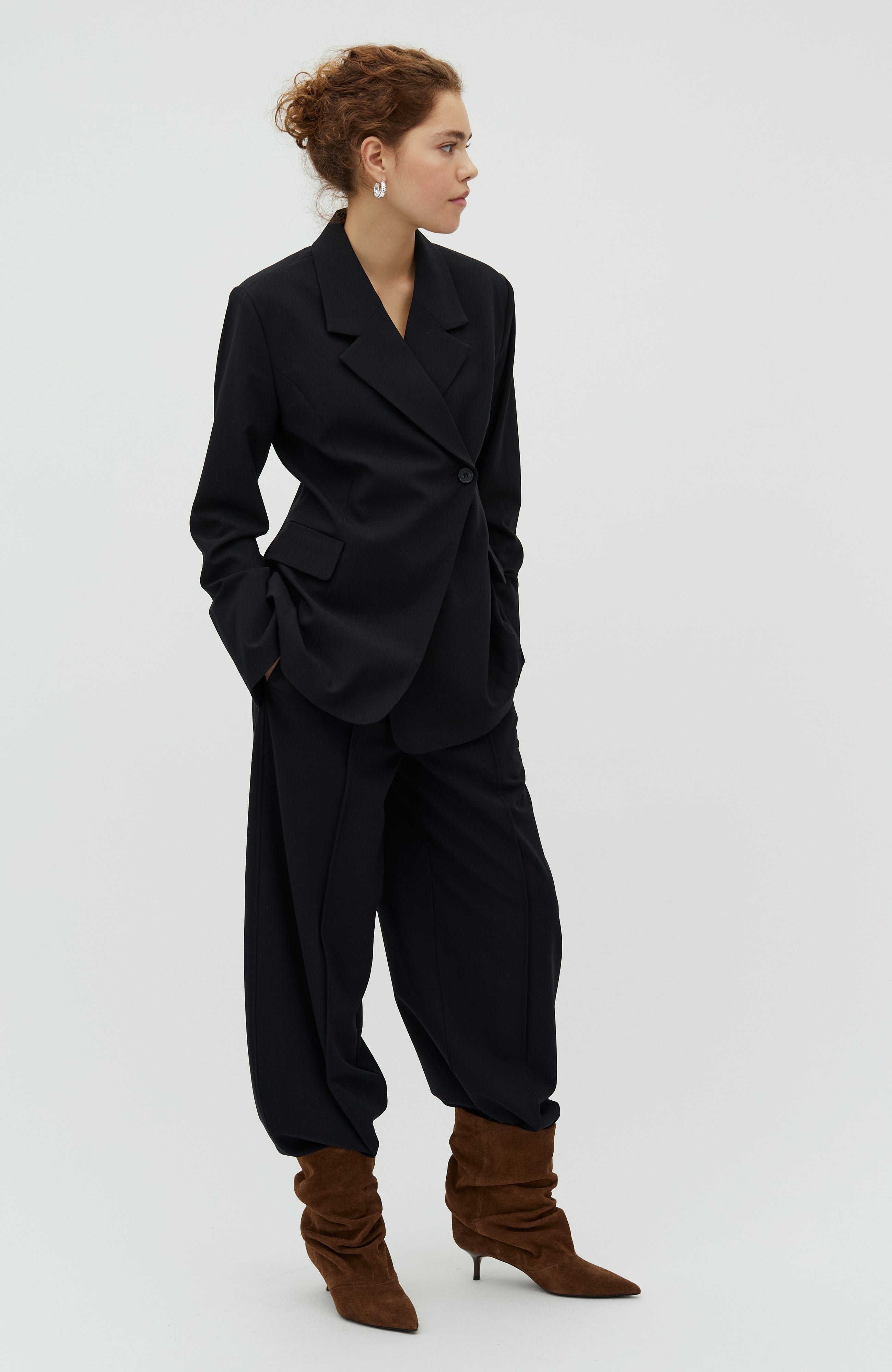 Frame-M_Black_Model_2