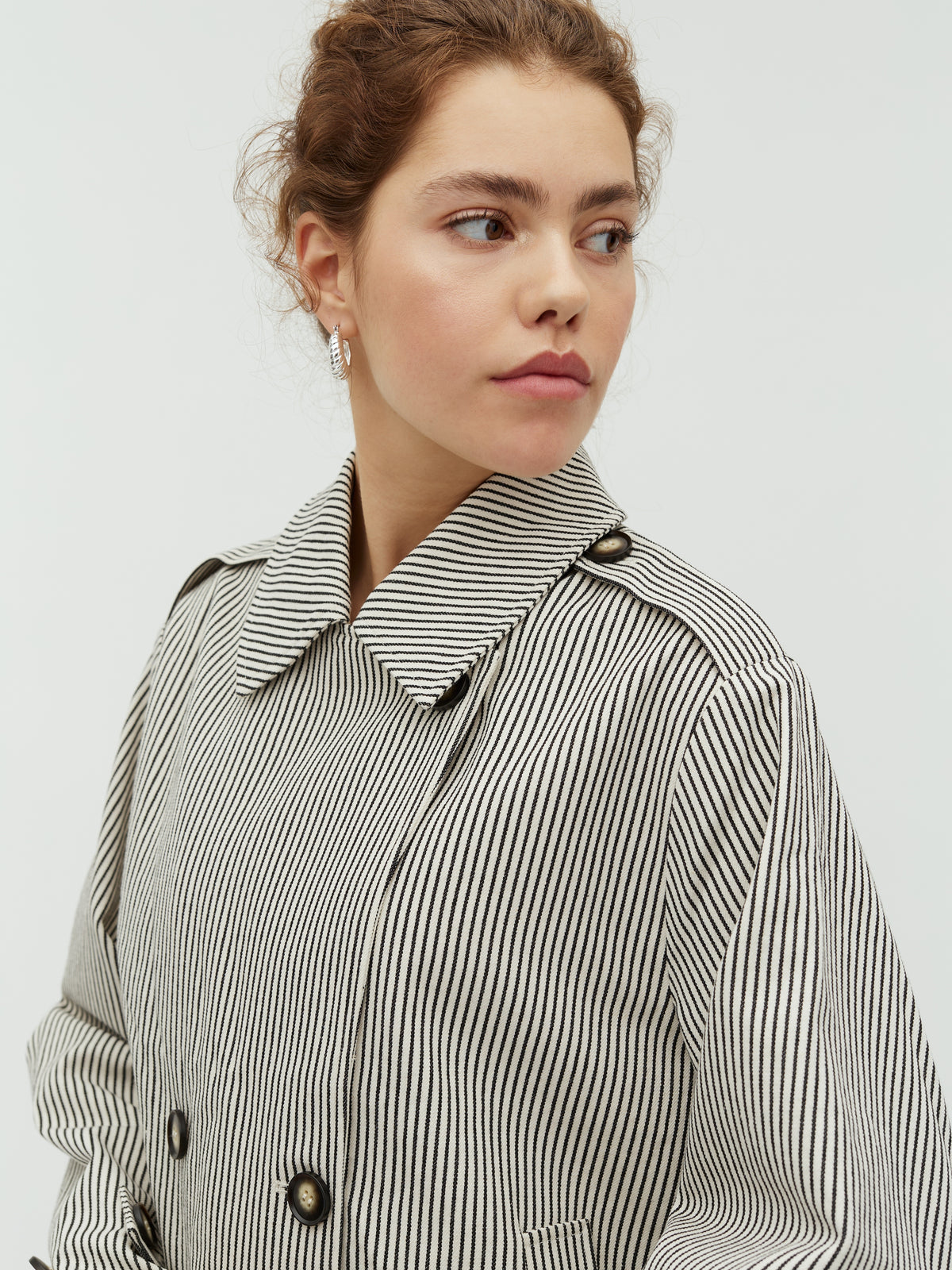 Becker-M_Black Beige Stripe_Model_1