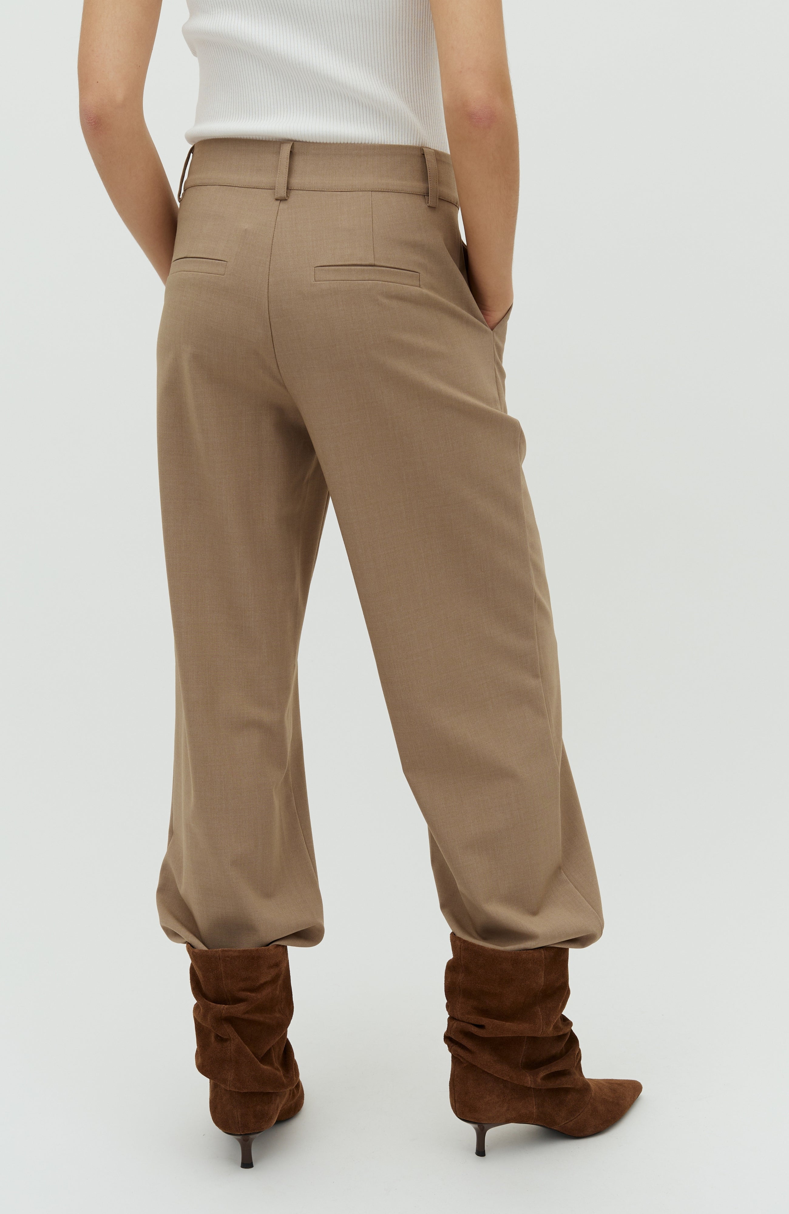 Rihnwen-M_Timber Wolf Mel._Model_2