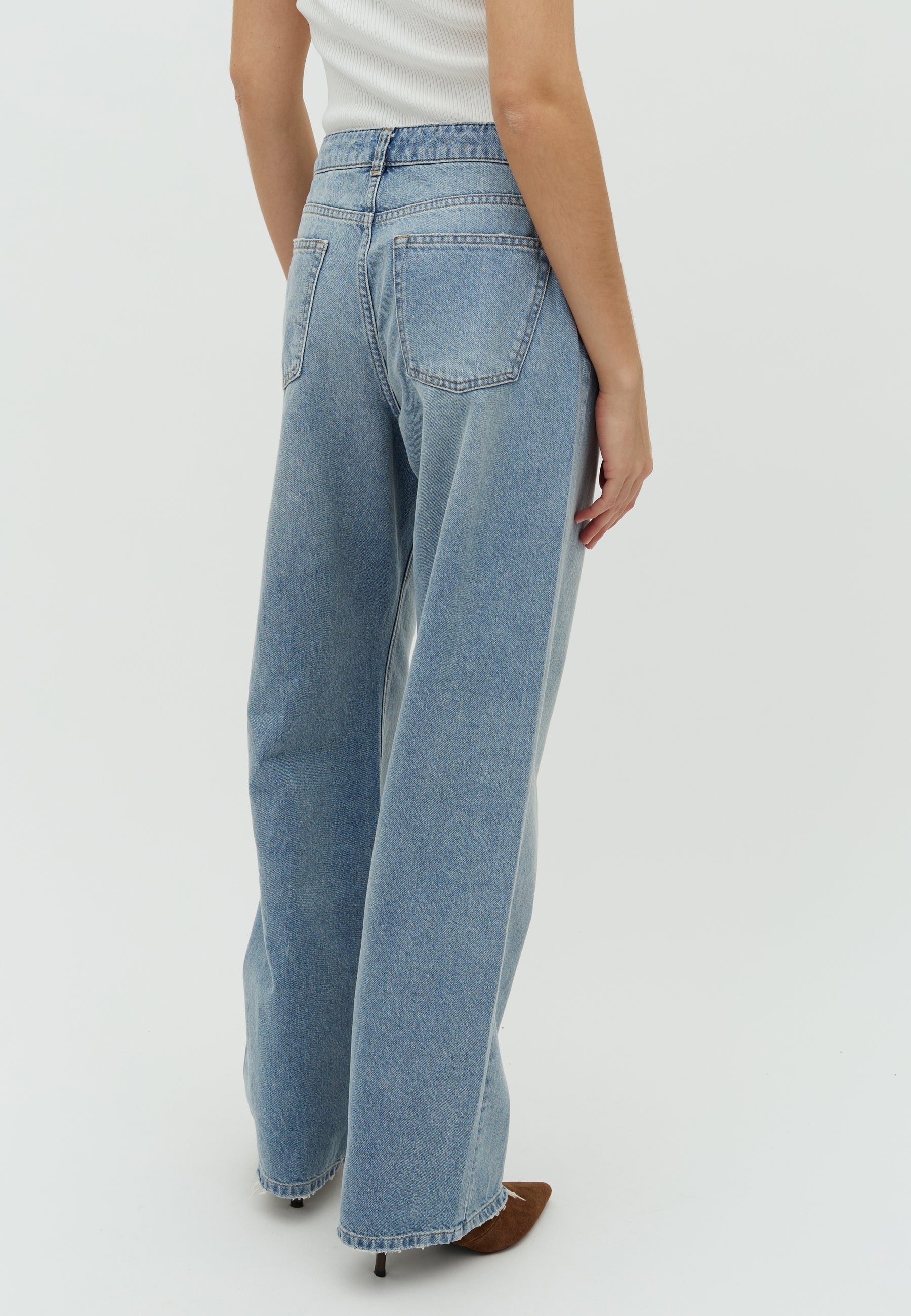 Cadian-M_Light Blue Brushing_Model_2