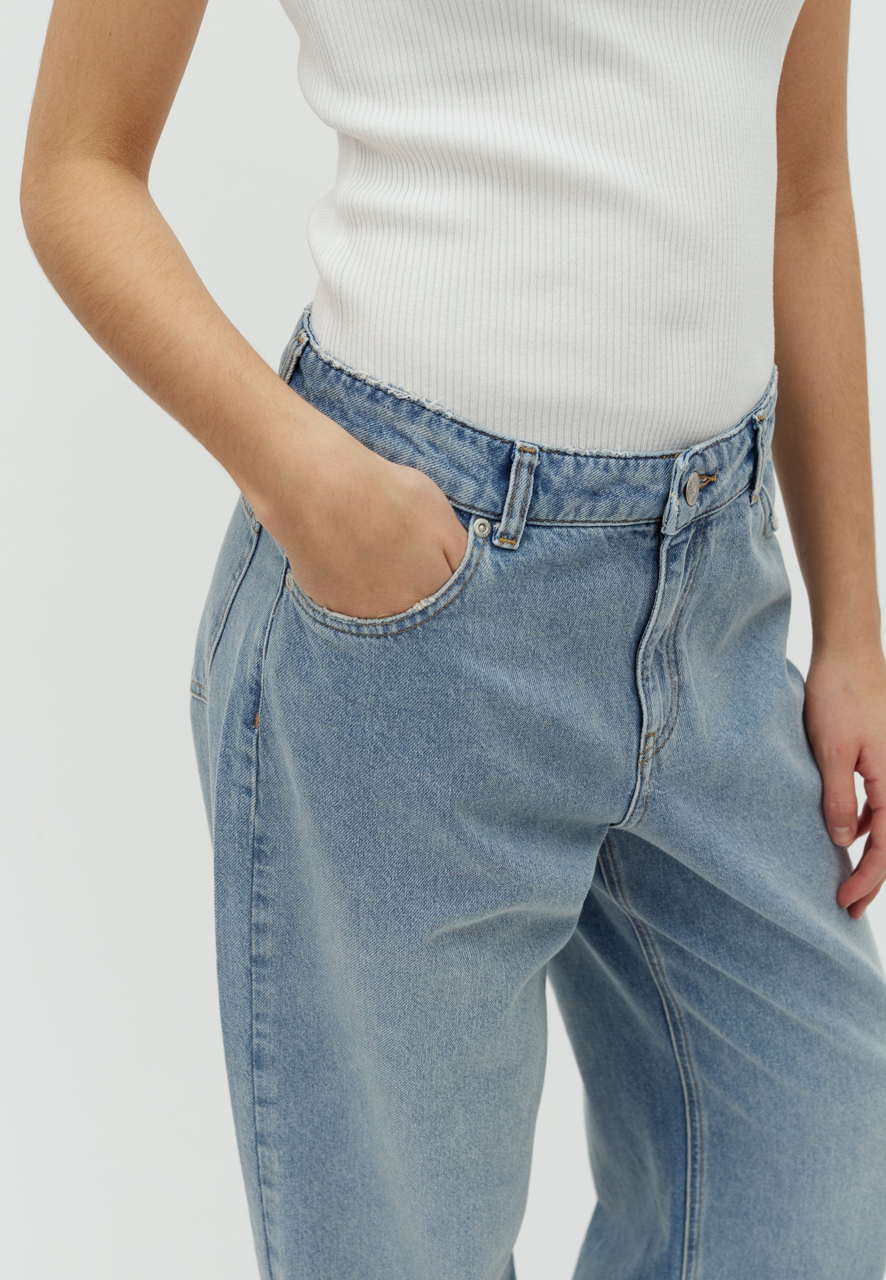 Cadian-M_Light Blue Brushing_Model_3