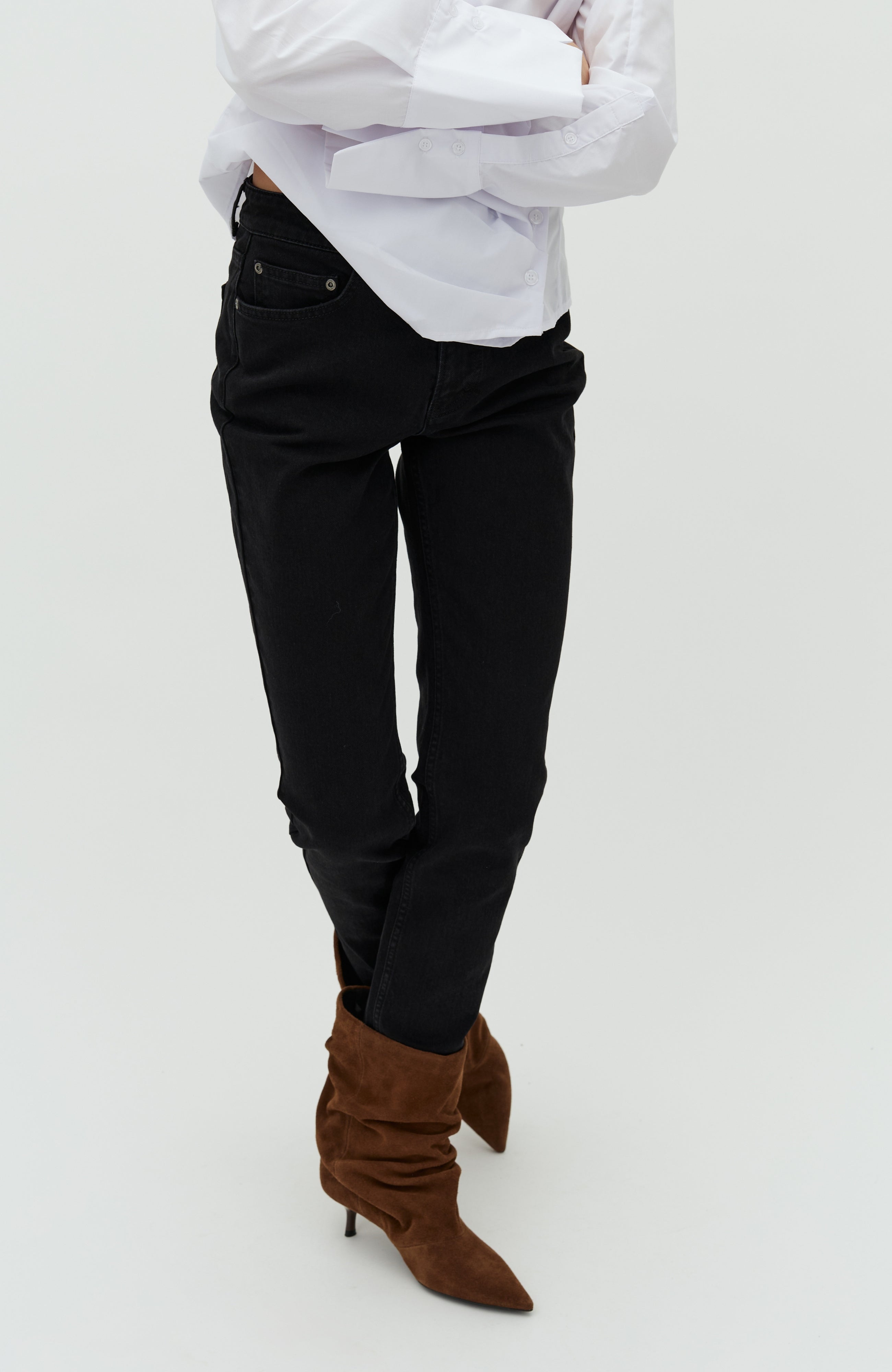 Tamilla Slim-M_Rebel Black_Model_1