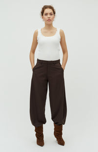 Silira-M_Coffee Brown_Model_0