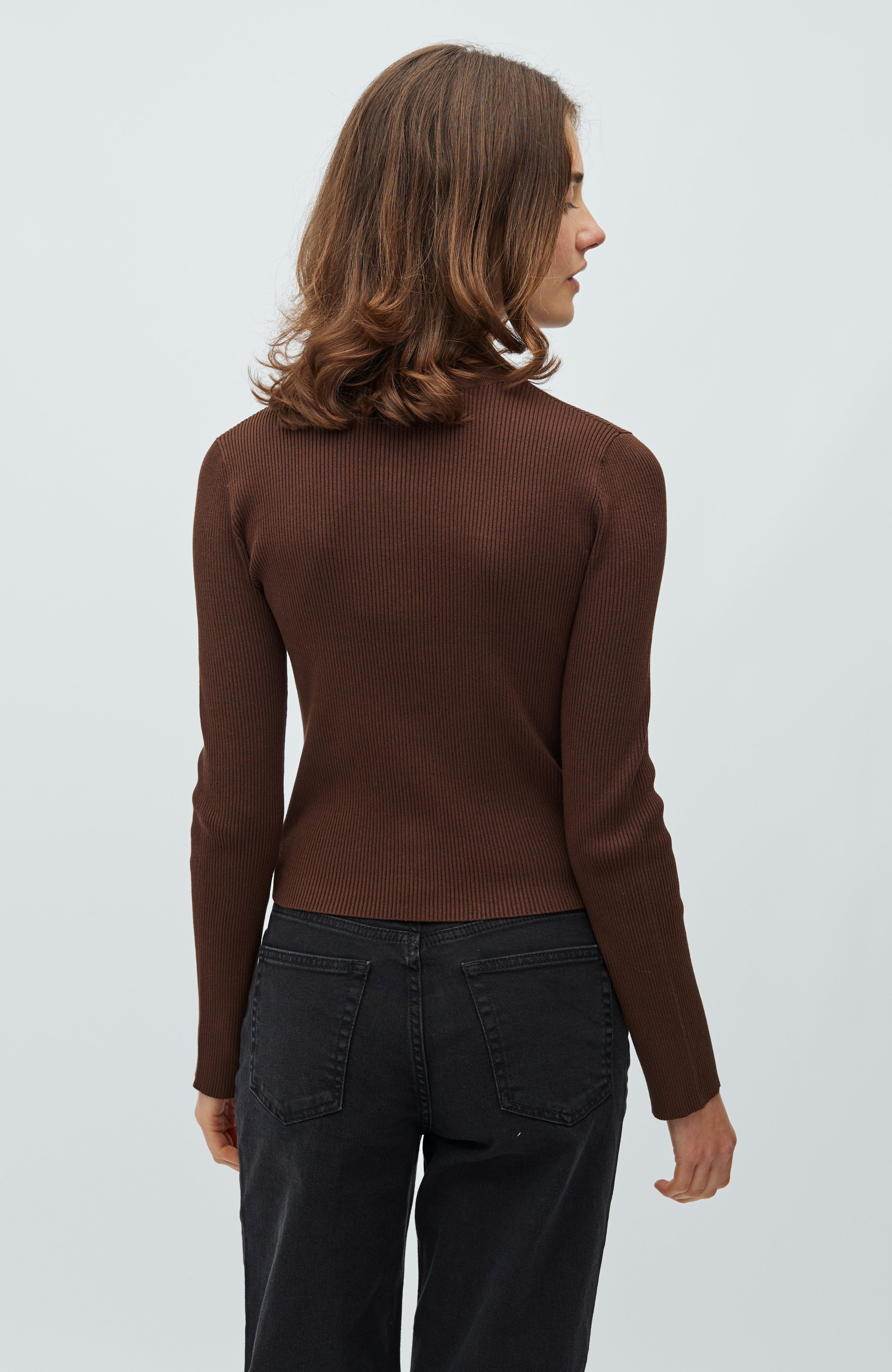 Arietty-M_Chocolate Brown_Model_2