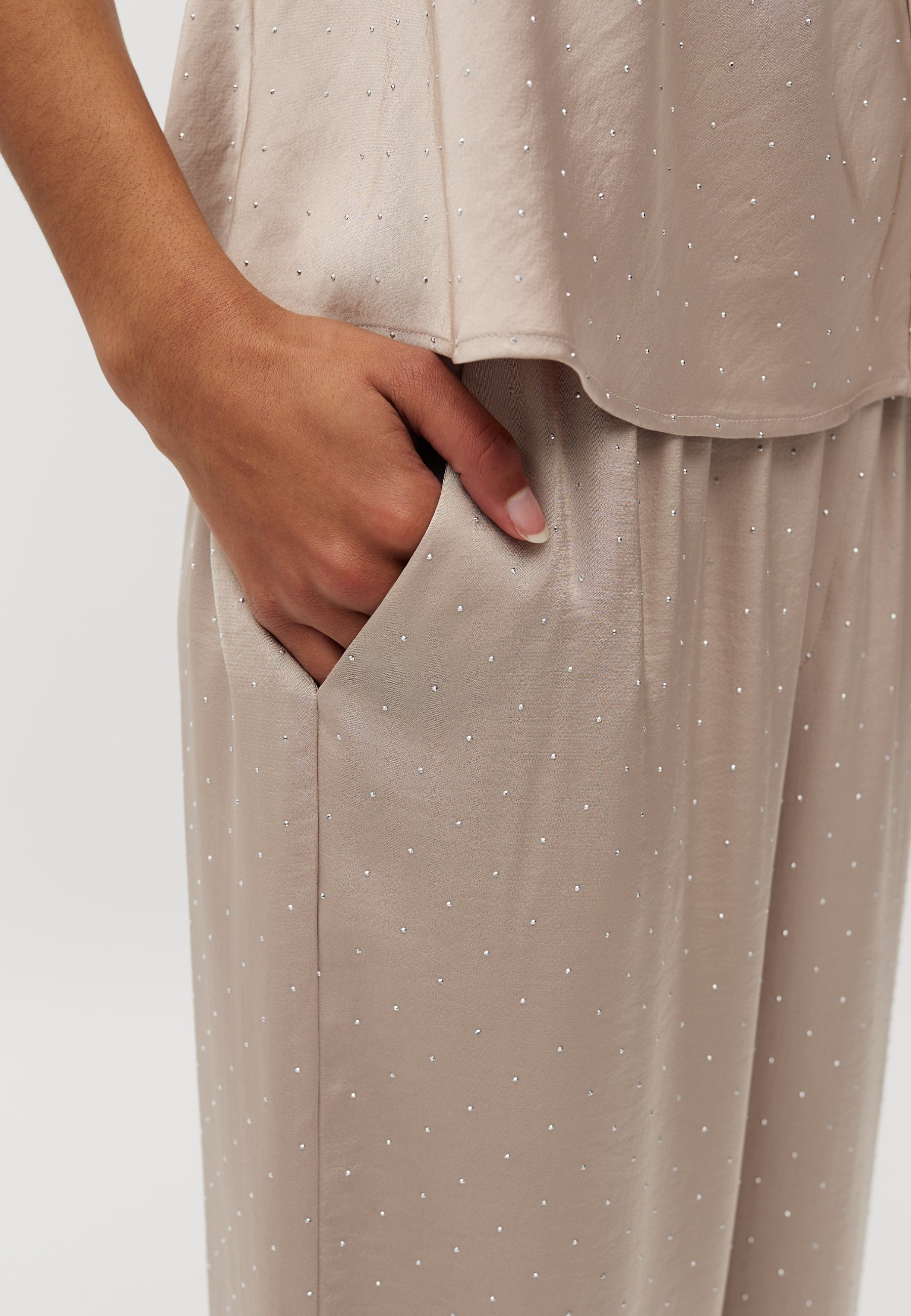 Asaka-M_Light Sand_Model_1