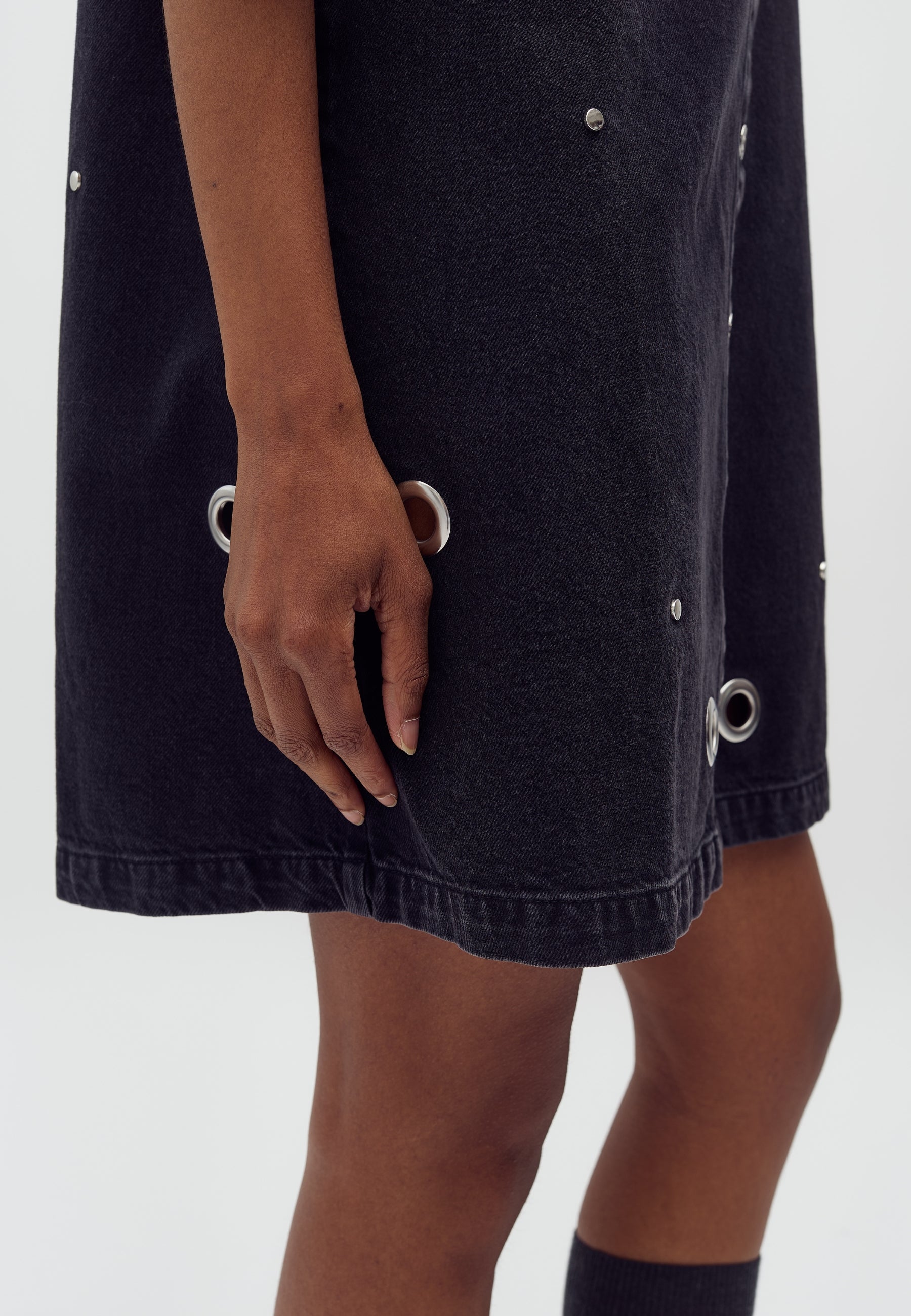 Calamya-M_Black Midnight Wash_Model_2