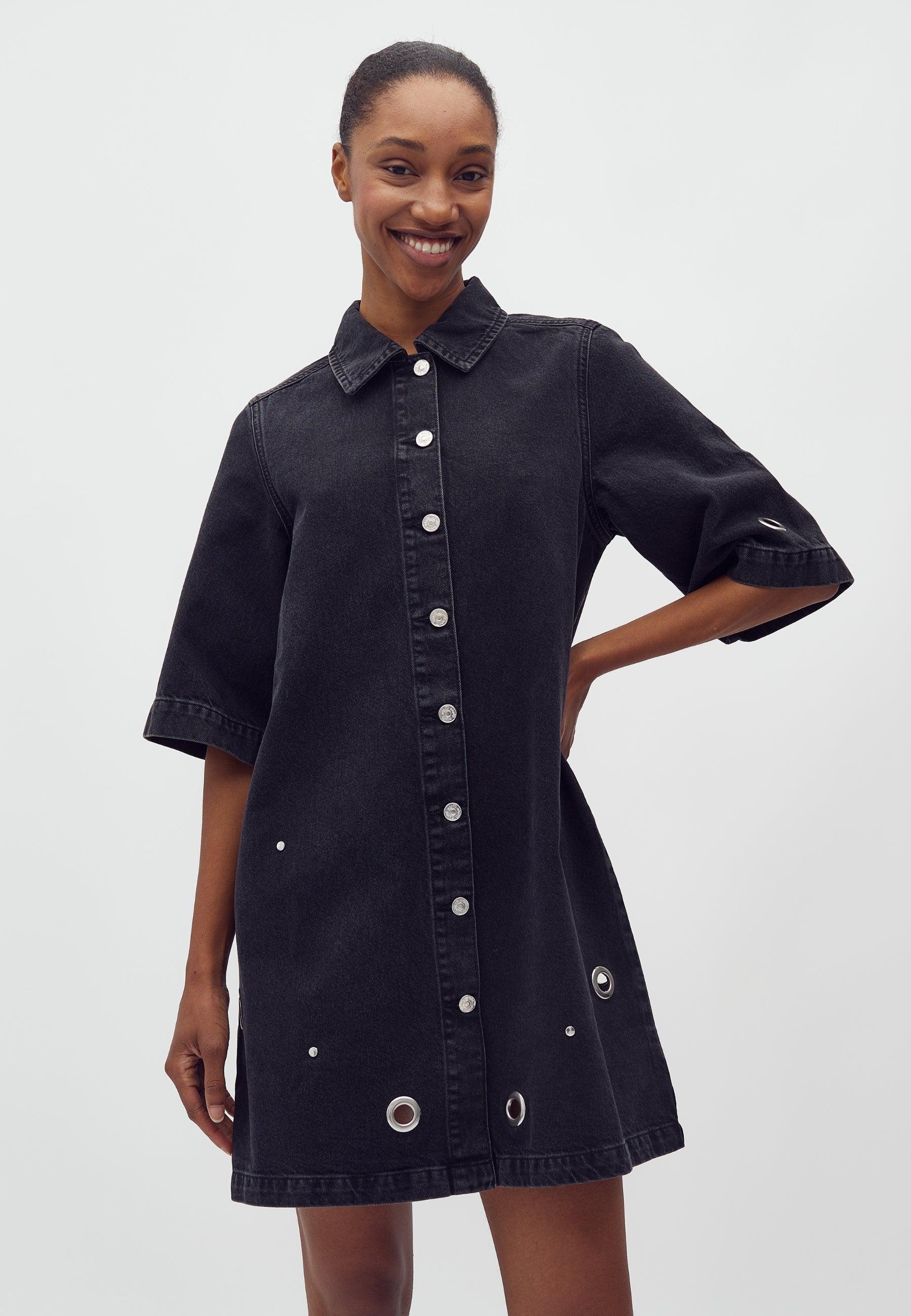 Calamya-M_Black Midnight Wash_Model_1